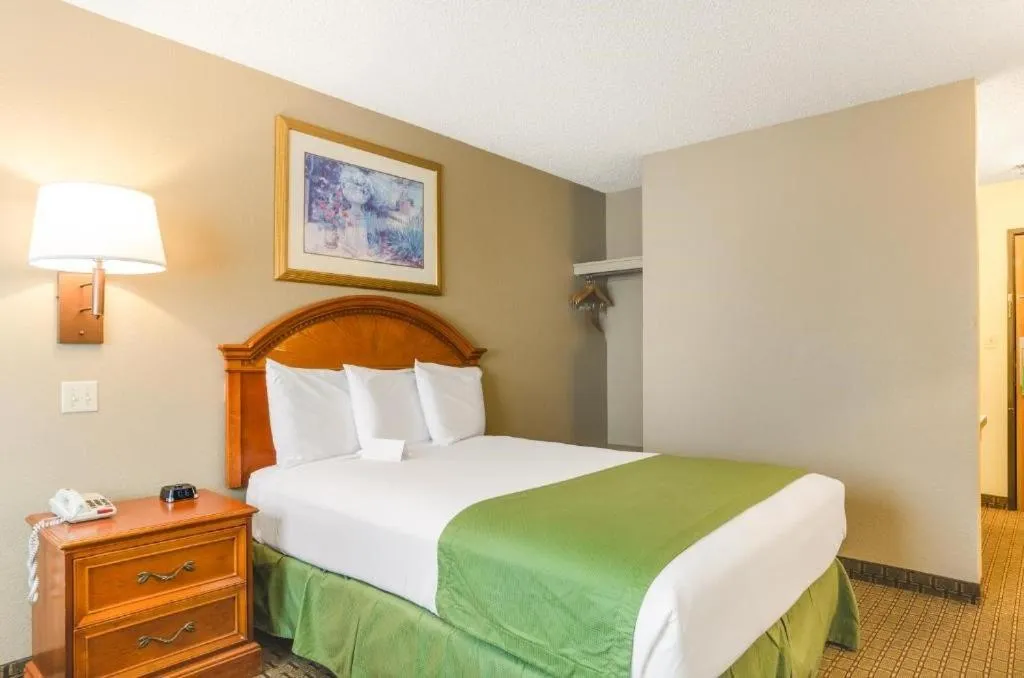 Bed in Cheyenne Guest Inn