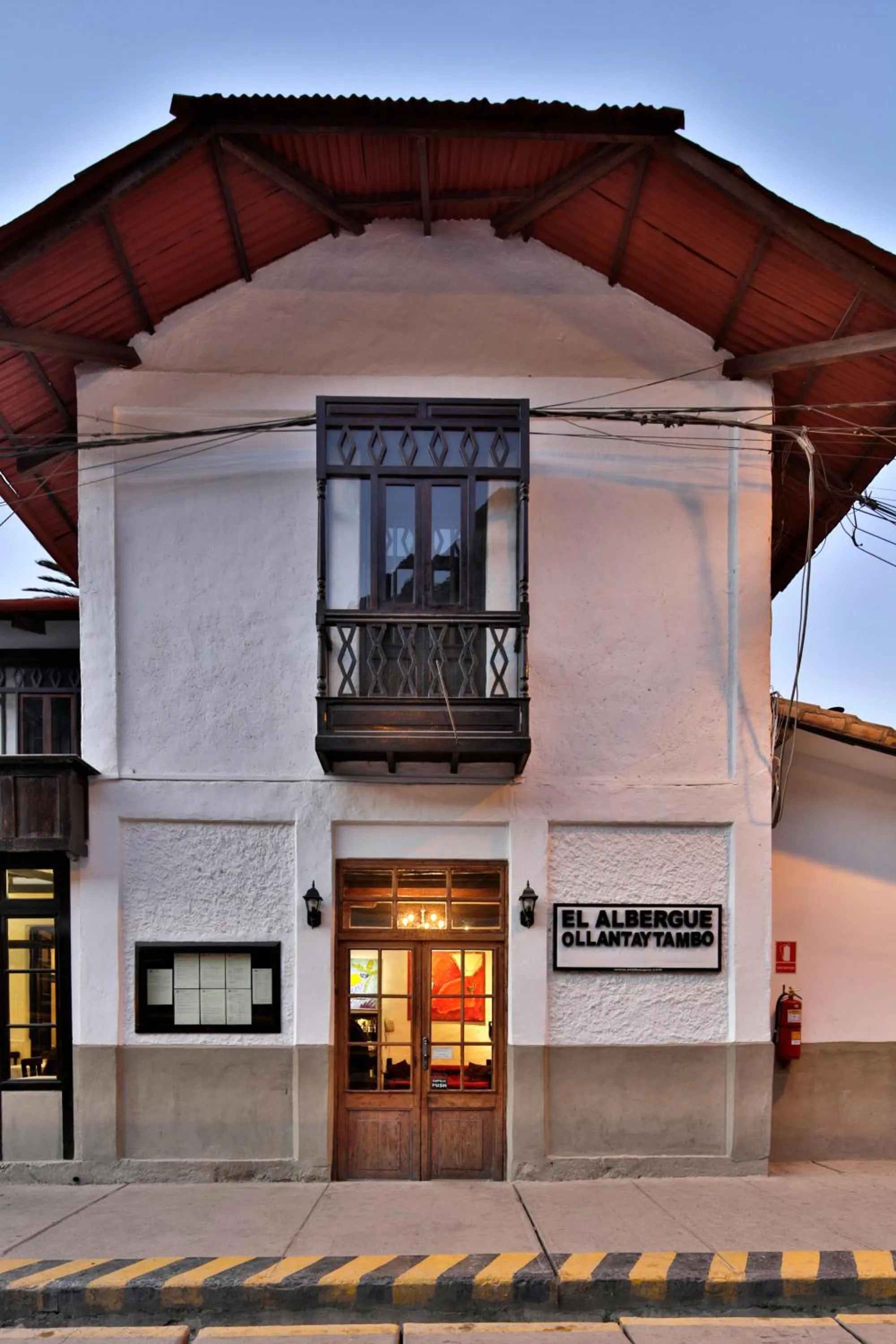 Facade/entrance in El Albergue Ollantaytambo