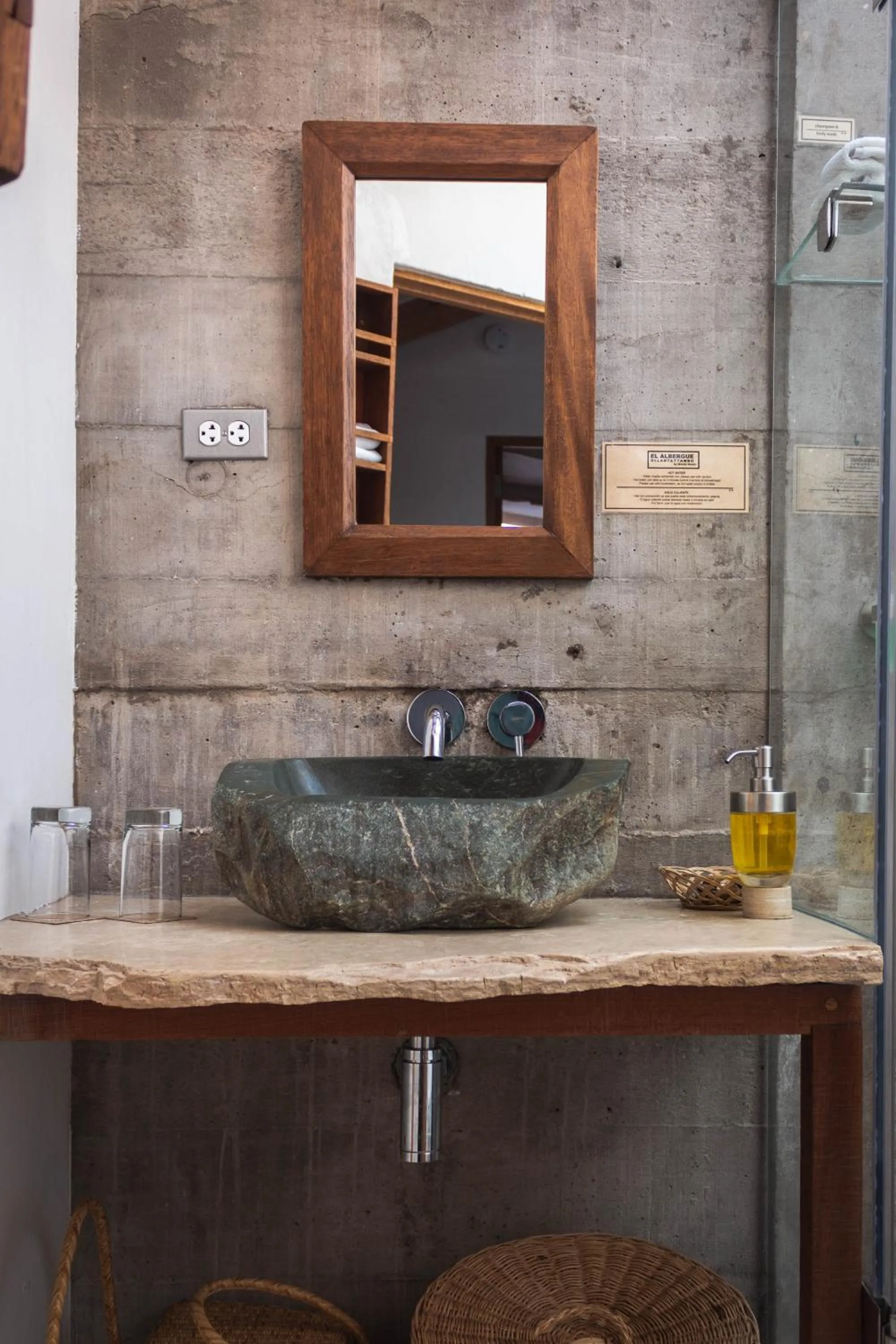 Bathroom in El Albergue Ollantaytambo
