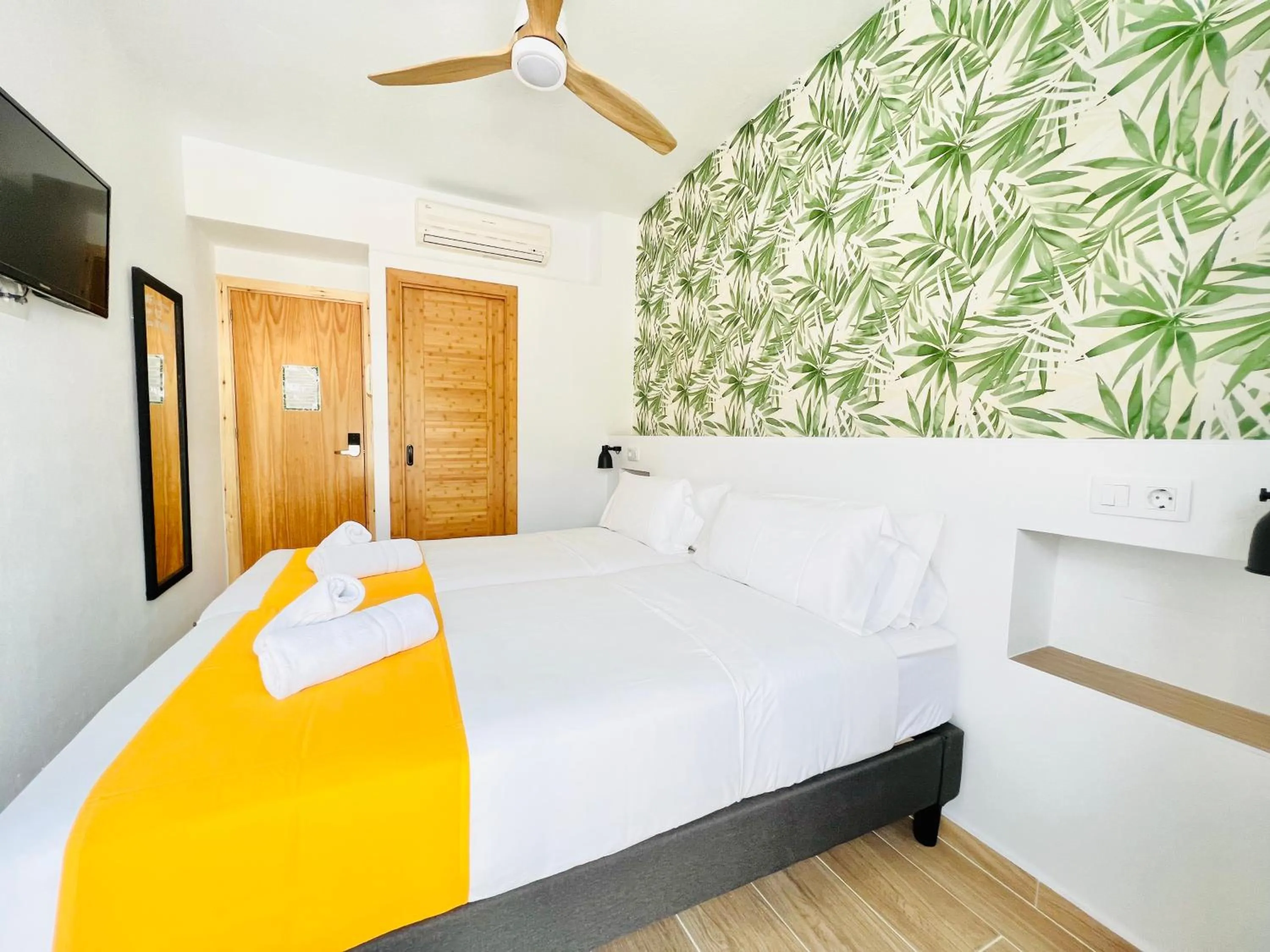 Bedroom in Nanit Rooms Ibiza Hostal