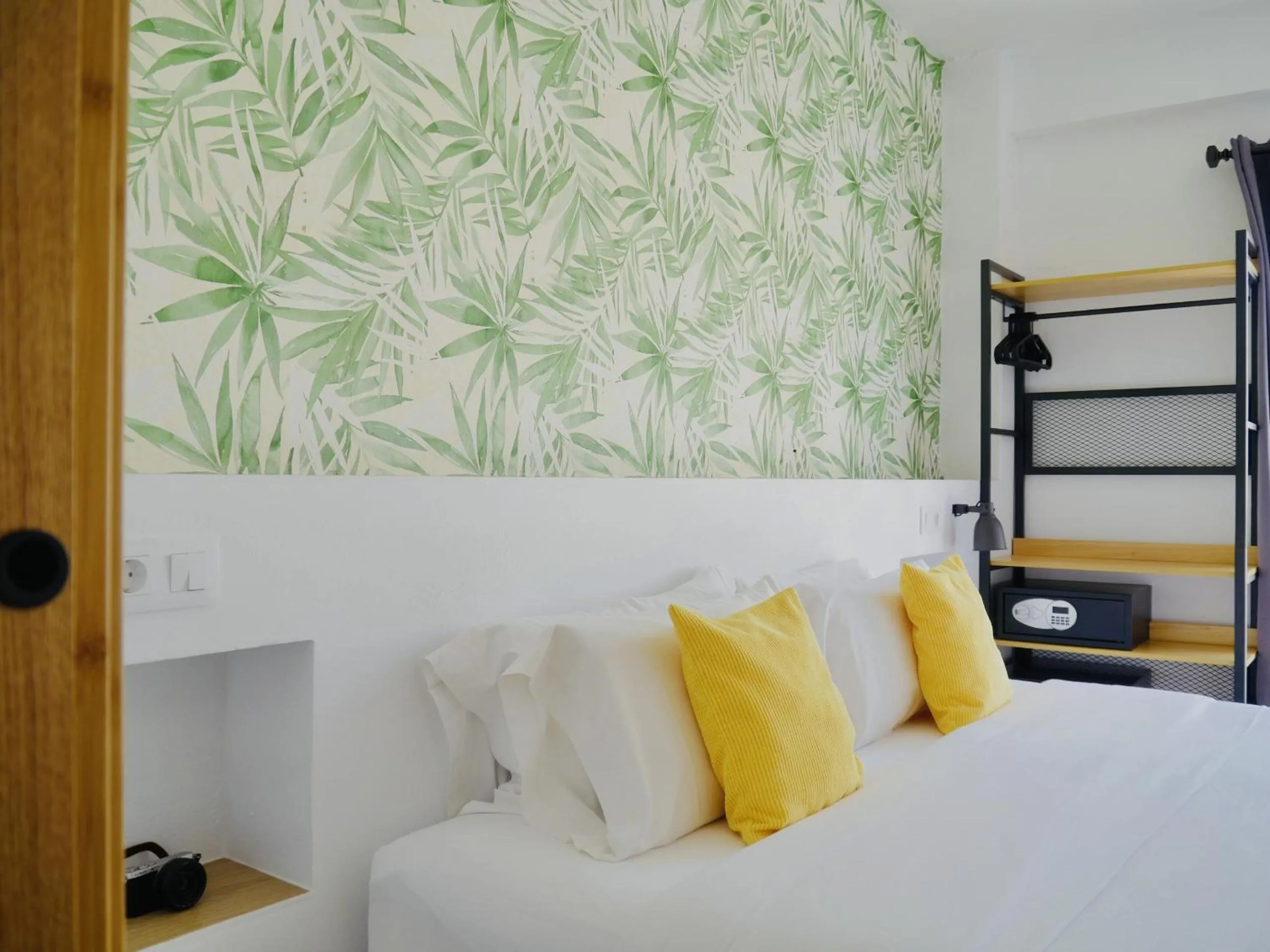 Bedroom in Nanit Rooms Ibiza Hostal