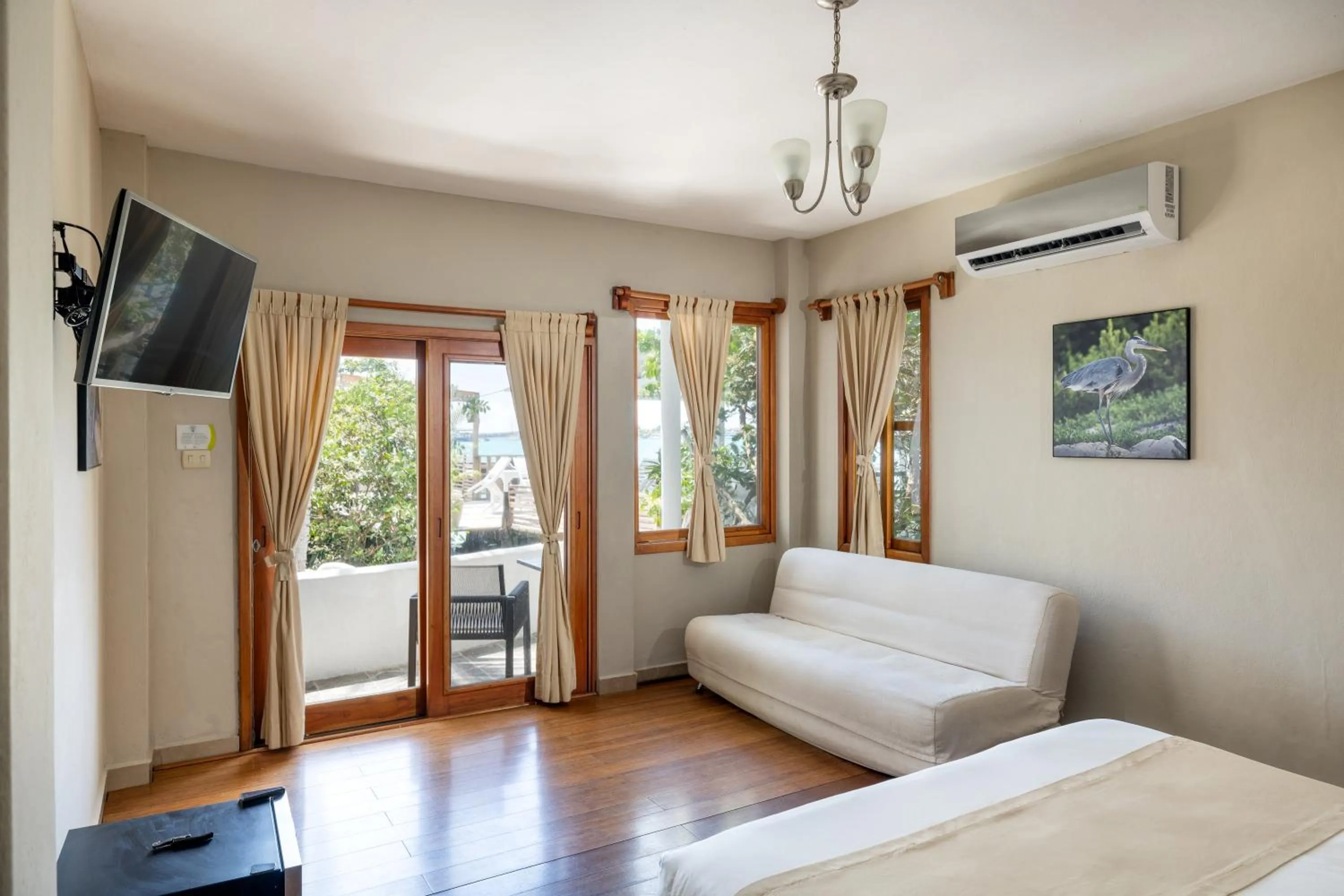 Garden view, Bed in Blu Galapagos Sustainable Waterfront Lodge