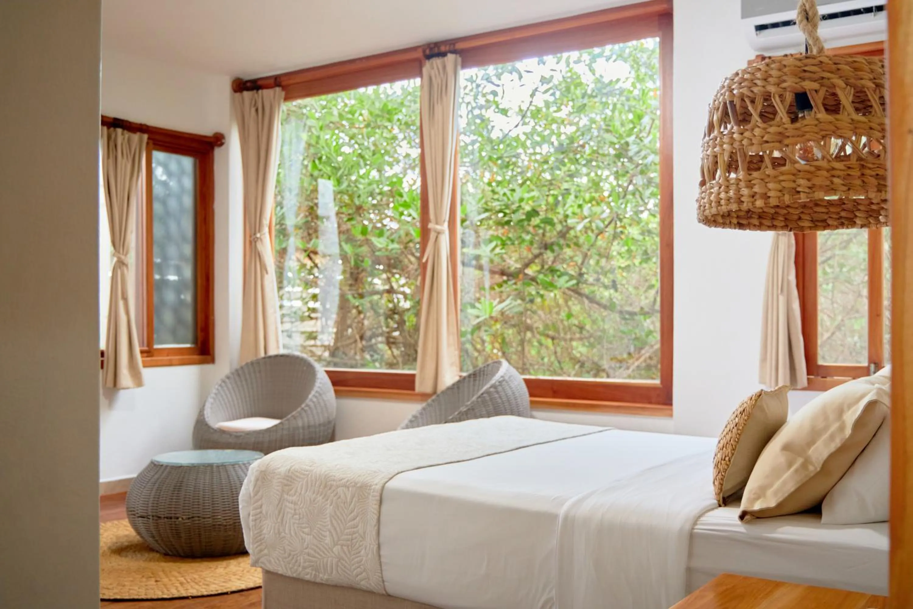 Bedroom, Bed in Blu Galapagos Sustainable Waterfront Lodge