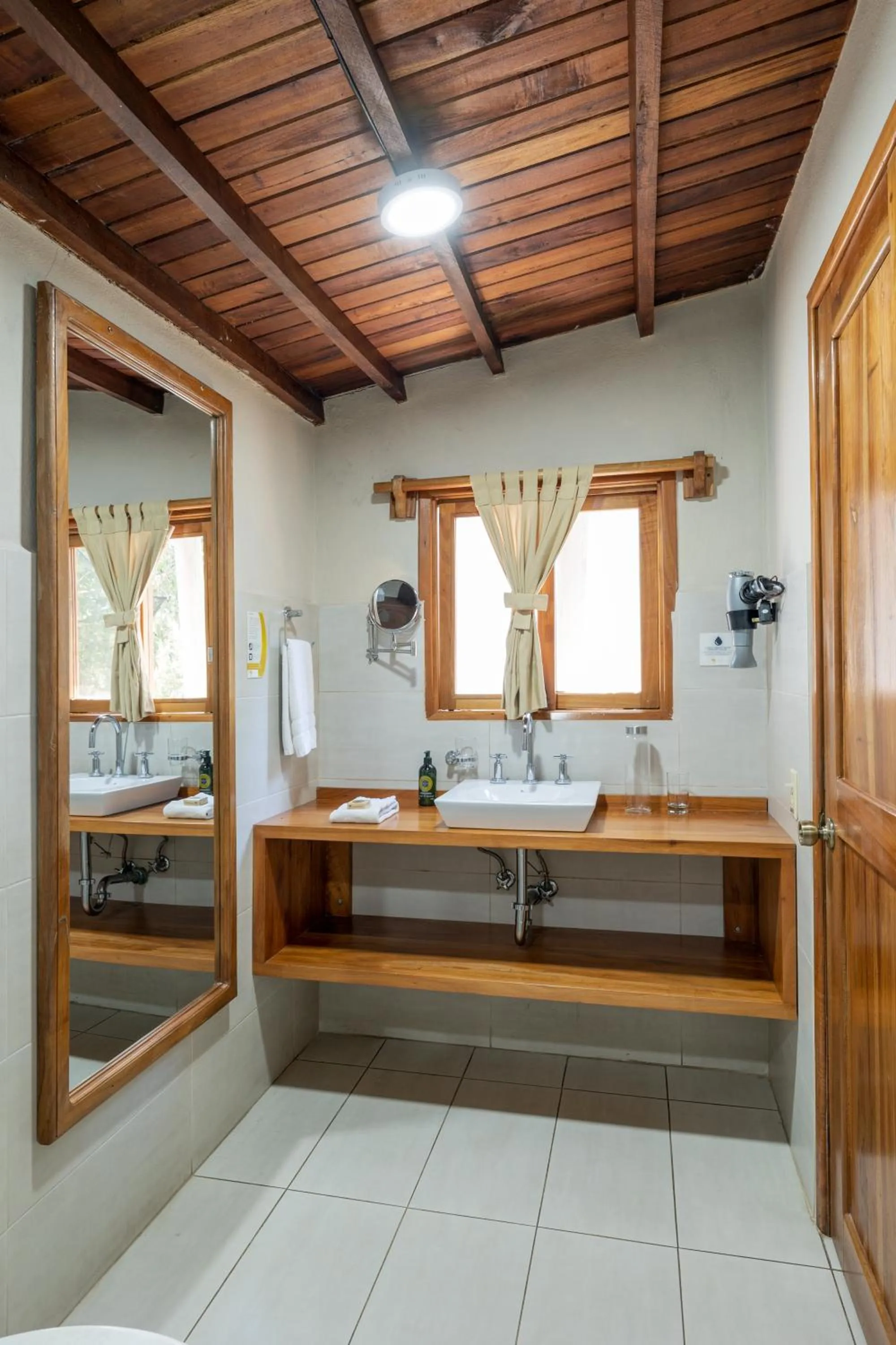 Bathroom in Blu Galapagos Sustainable Waterfront Lodge