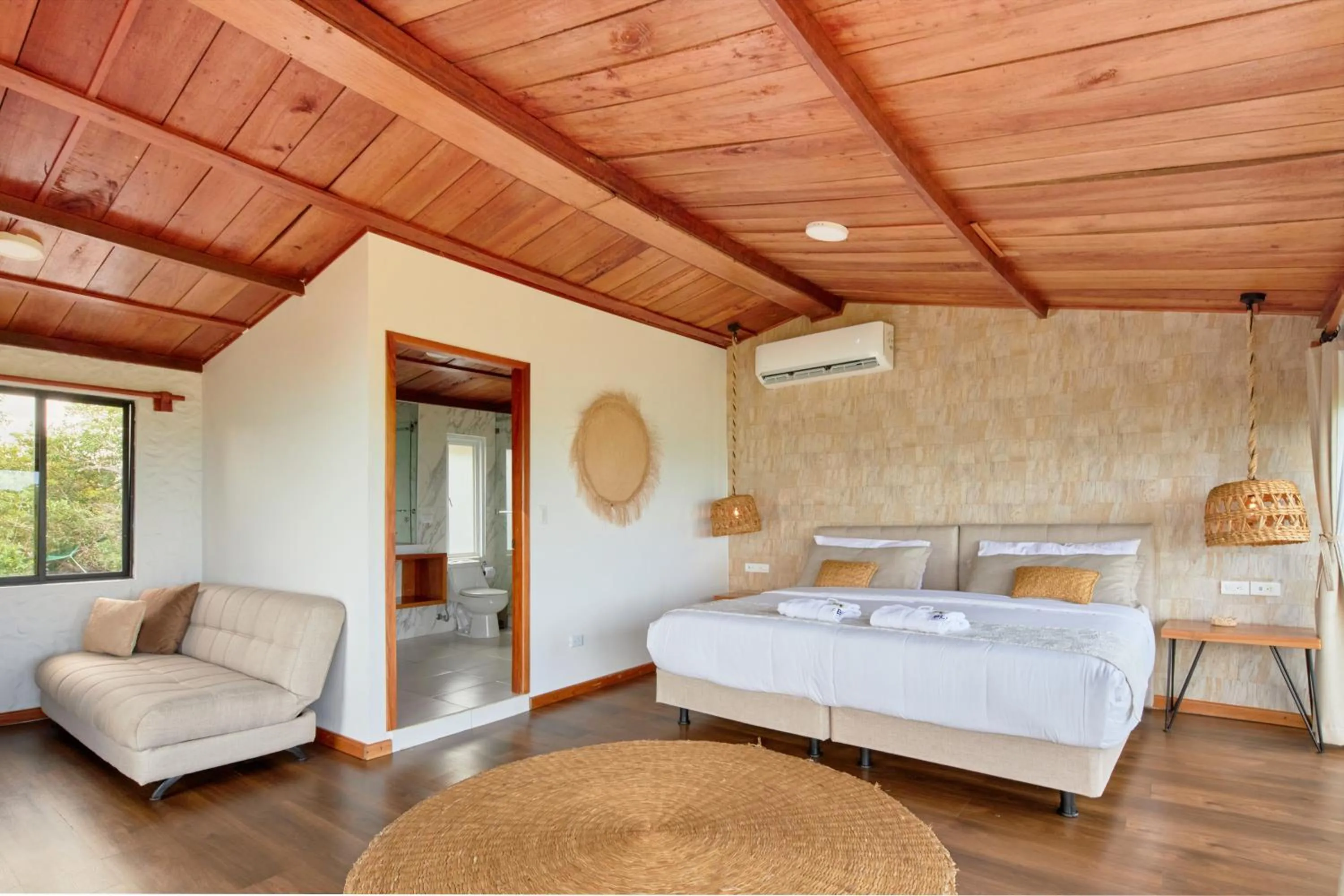 Bedroom, Bed in Blu Galapagos Sustainable Waterfront Lodge