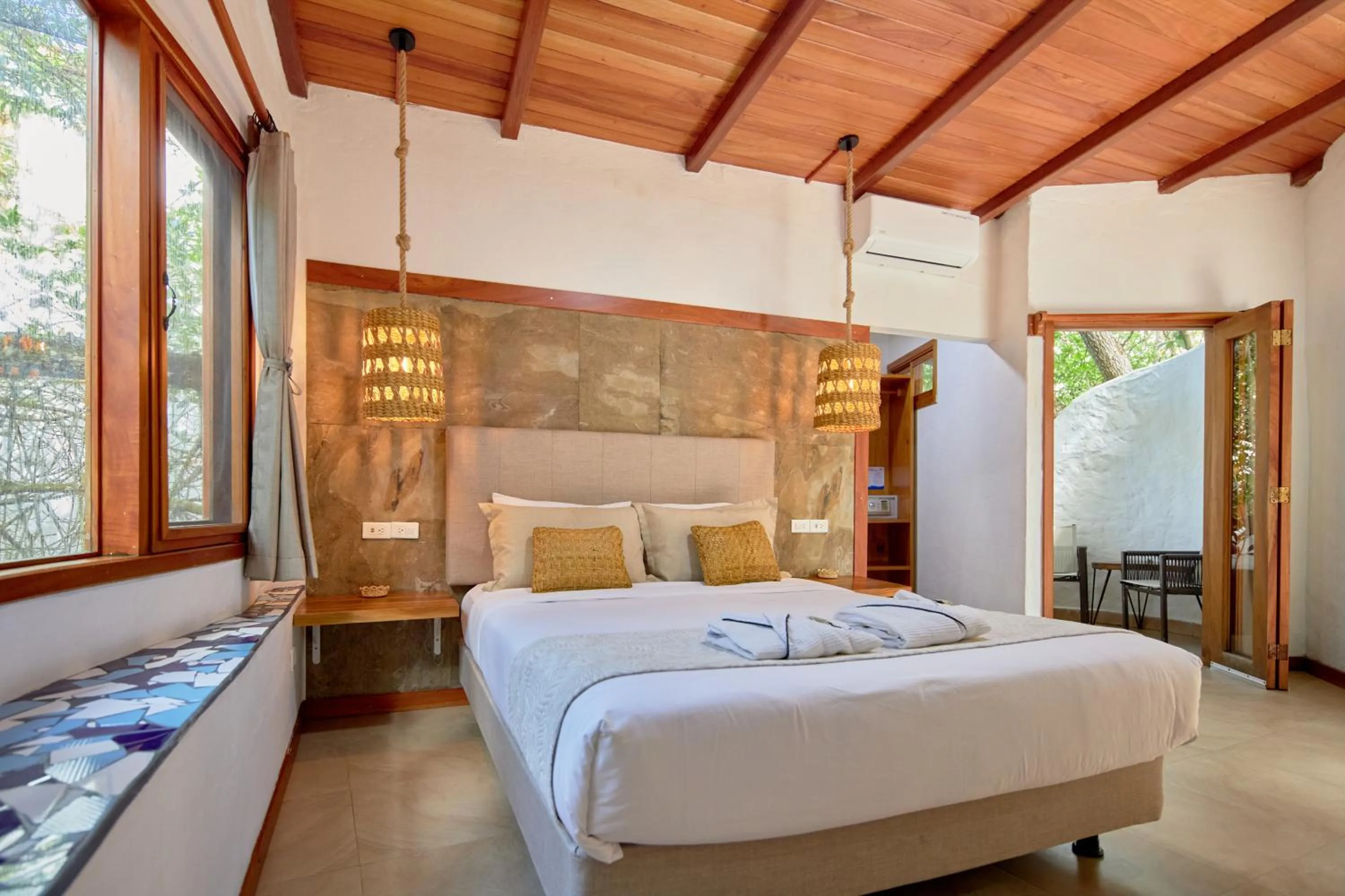 Bedroom, Bed in Blu Galapagos Sustainable Waterfront Lodge