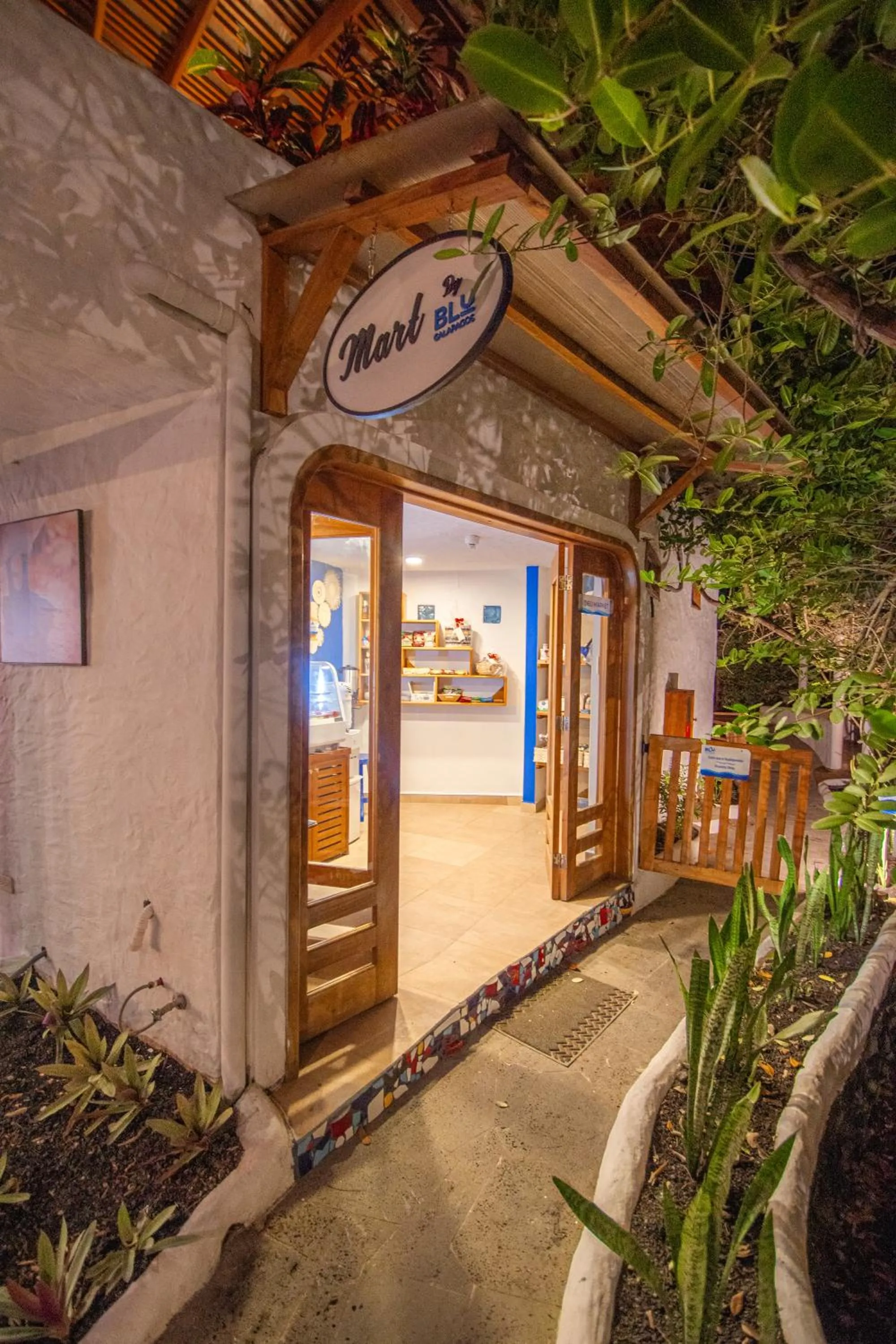 On-site shops in Blu Galapagos Sustainable Waterfront Lodge