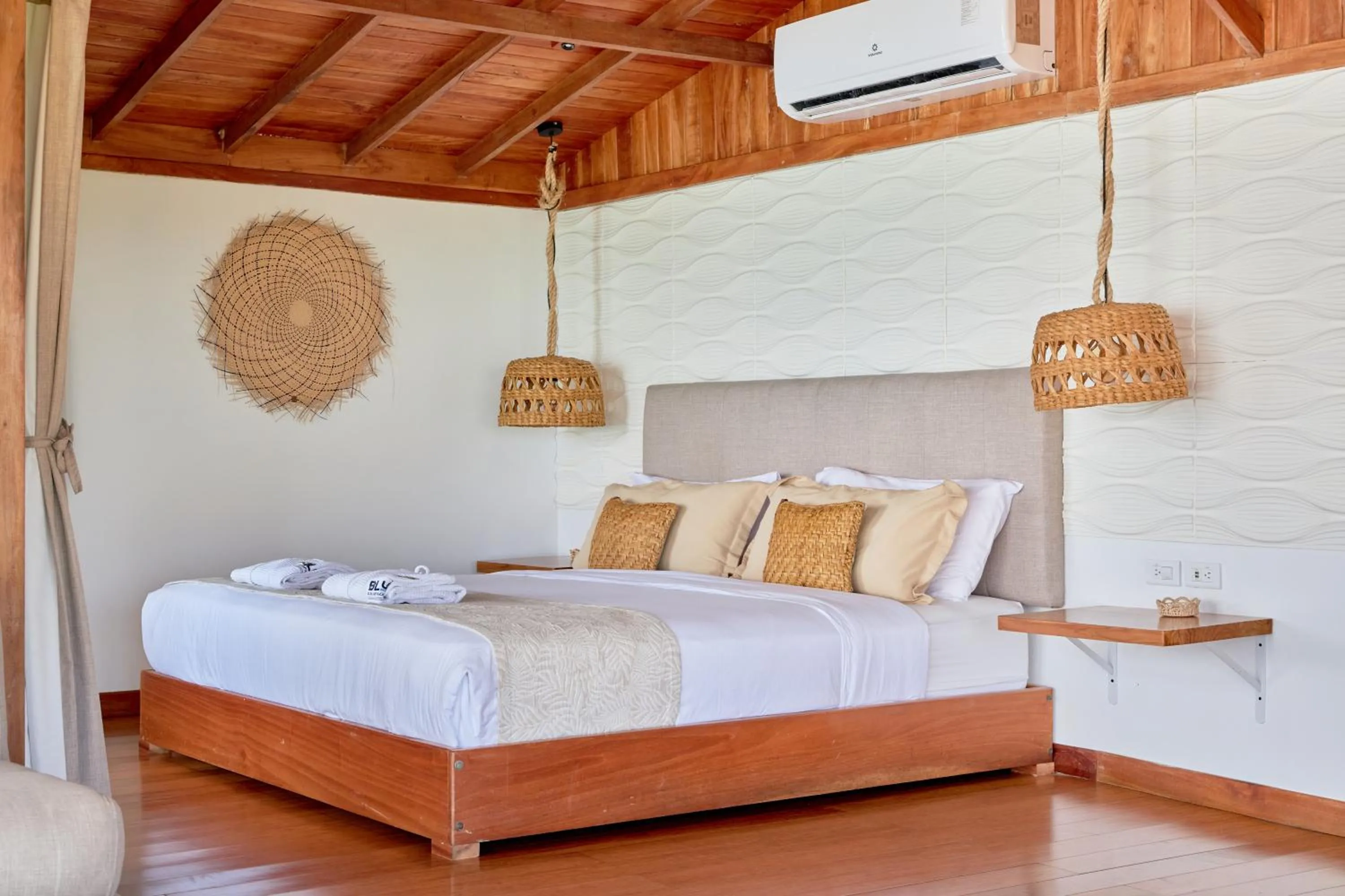 Bedroom, Bed in Blu Galapagos Sustainable Waterfront Lodge
