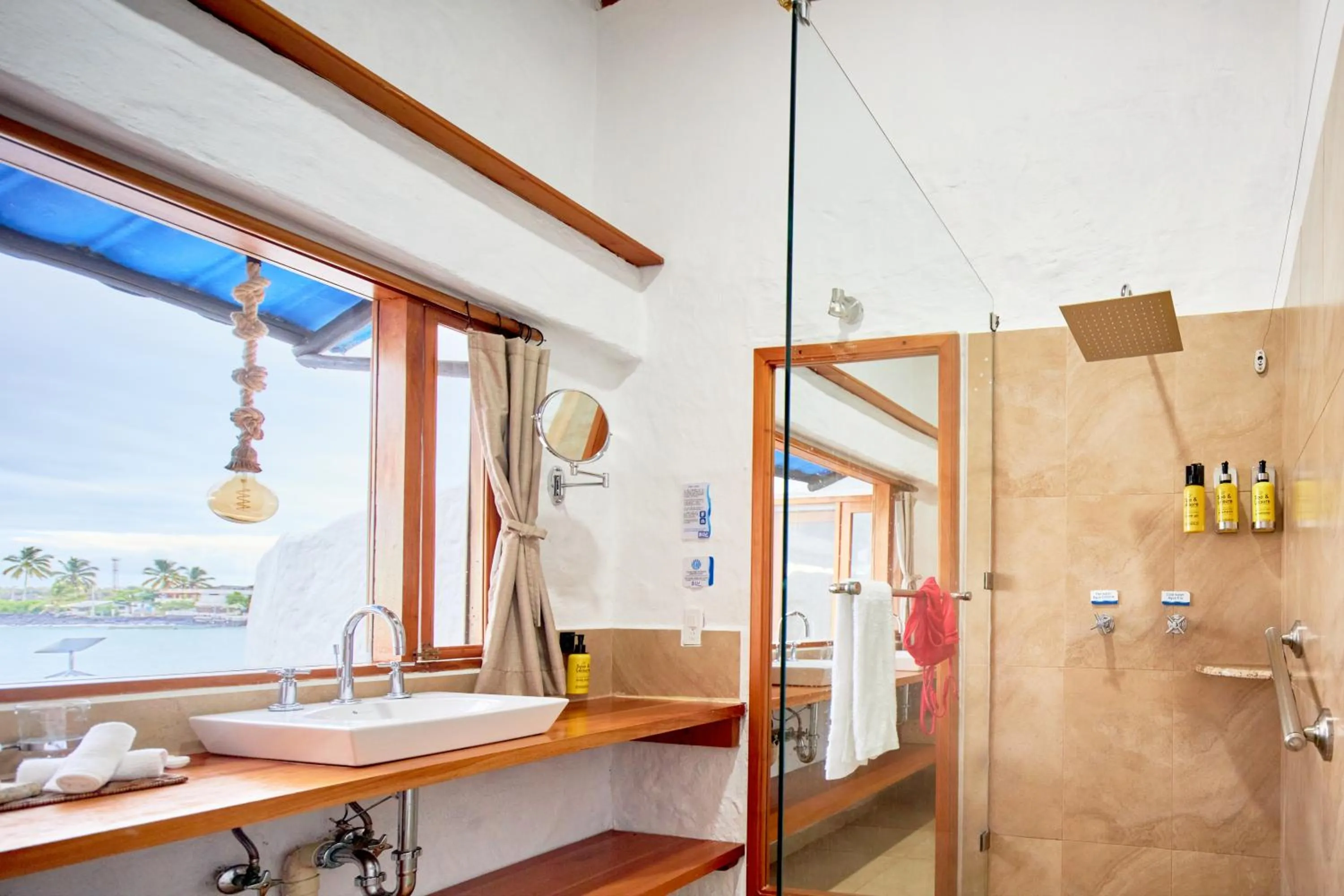 Bathroom in Blu Galapagos Sustainable Waterfront Lodge