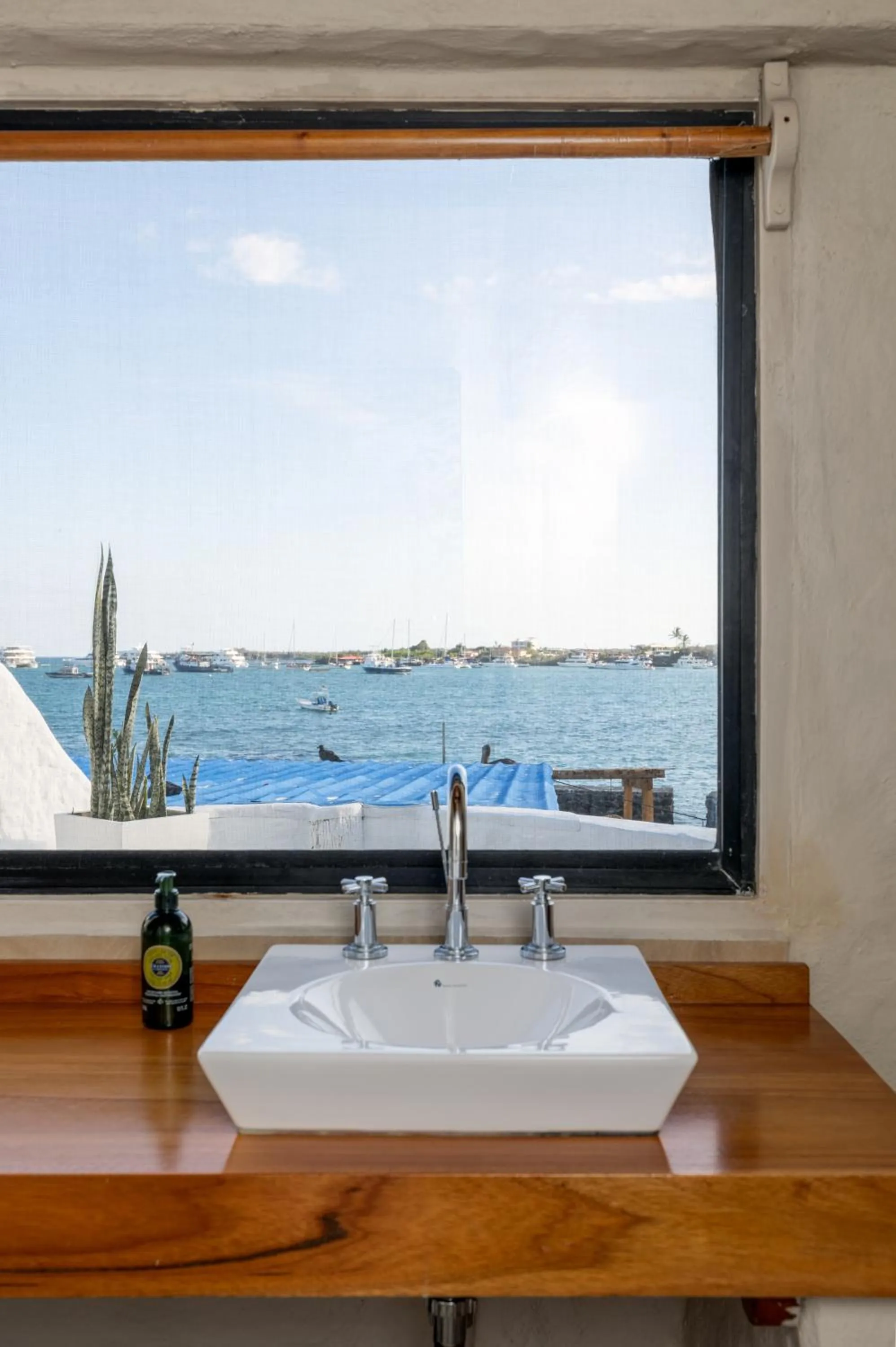 Bathroom in Blu Galapagos Sustainable Waterfront Lodge