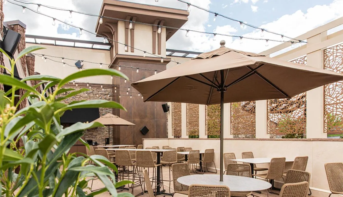 Restaurant/places to eat in Eden Resort and Suites, BW Premier Collection