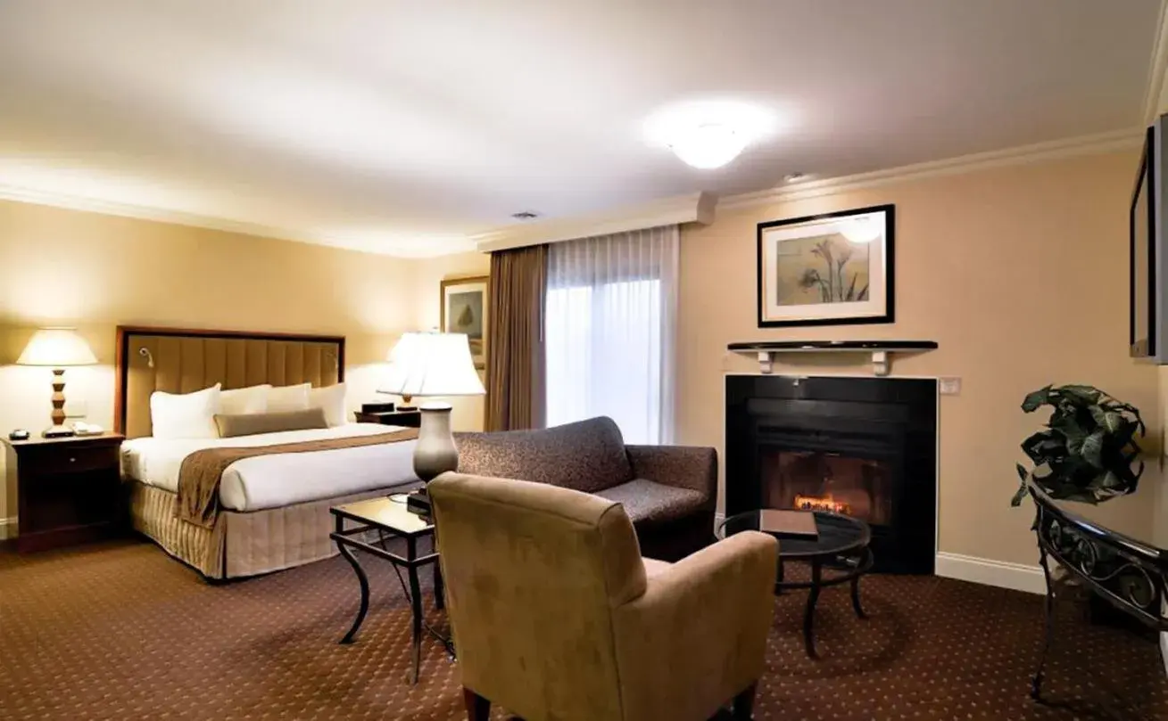 King Suite with Bunk Beds in Eden Resort and Suites, BW Premier Collection King Suite with Bunk Beds in Eden Resort and Suites, BW Premier Collection