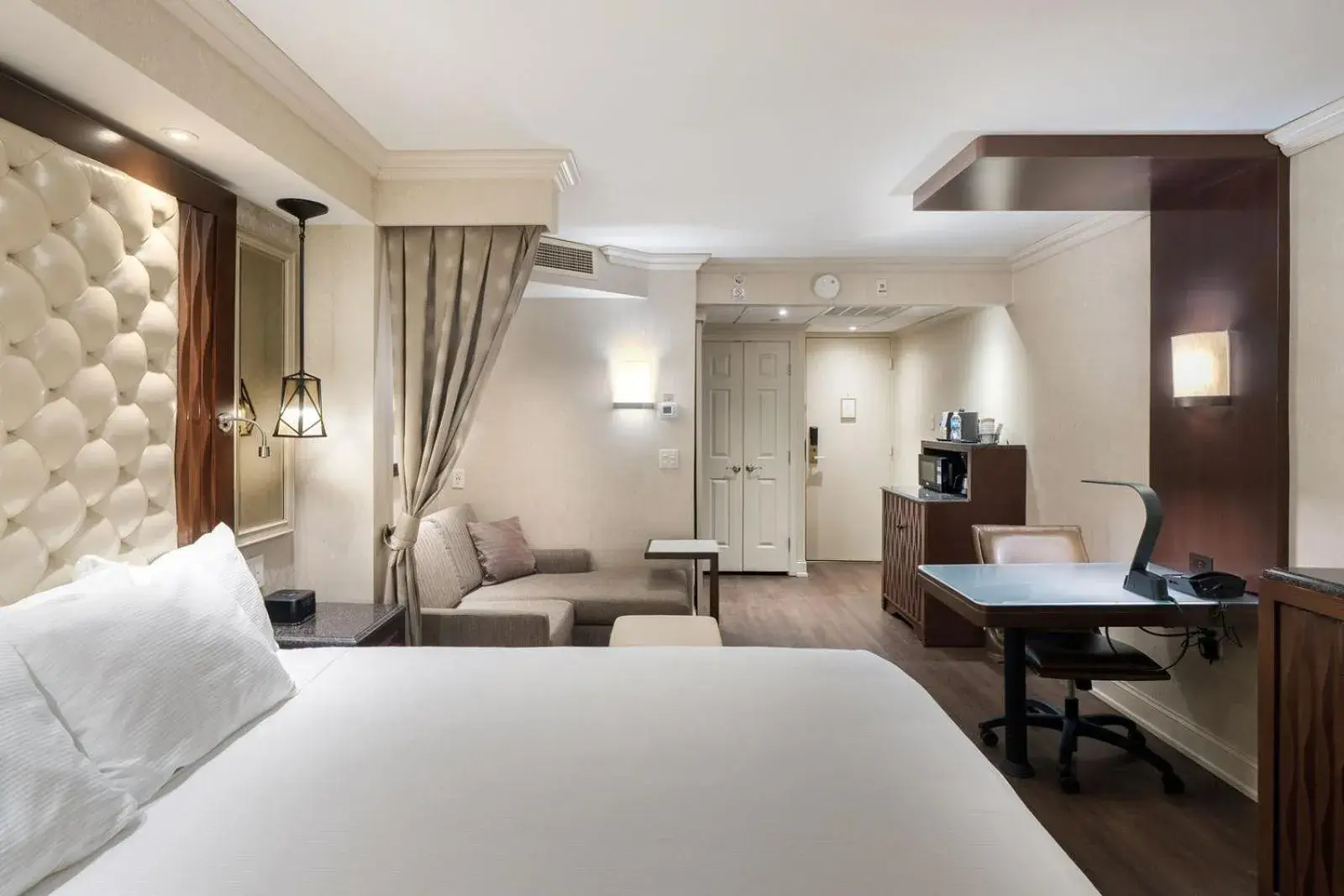 Bed in Eden Resort and Suites, BW Premier Collection Bed in Eden Resort and Suites, BW Premier Collection