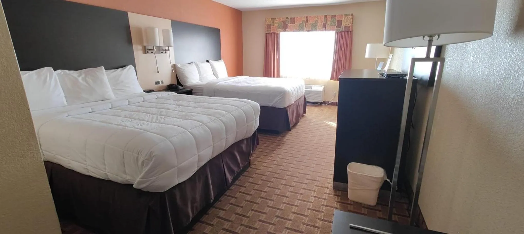 Bed in Quality Inn & Suites Benton Harbor - St Joseph