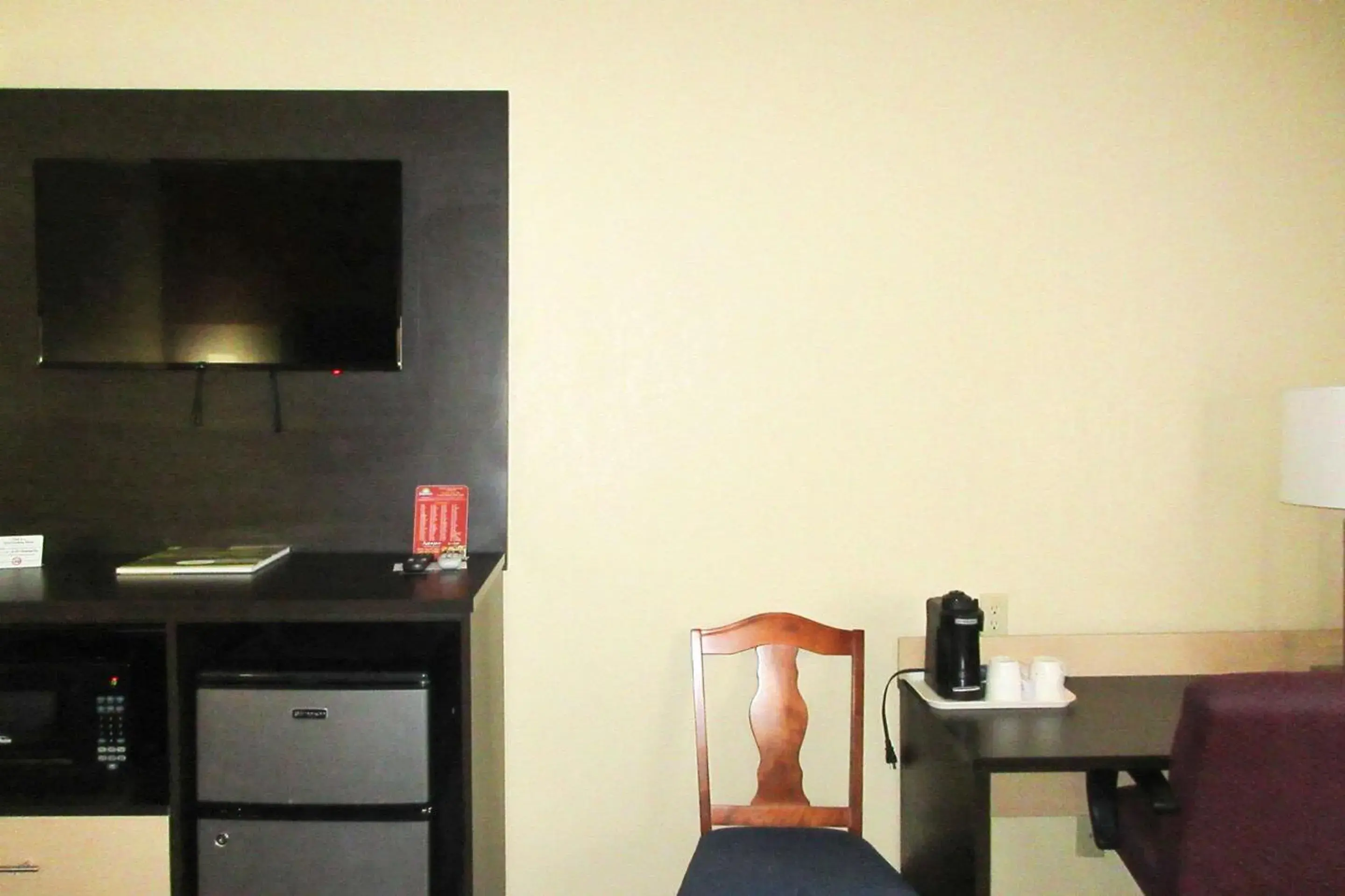 Photo of the whole room, TV/Entertainment Center in Quality Inn & Suites