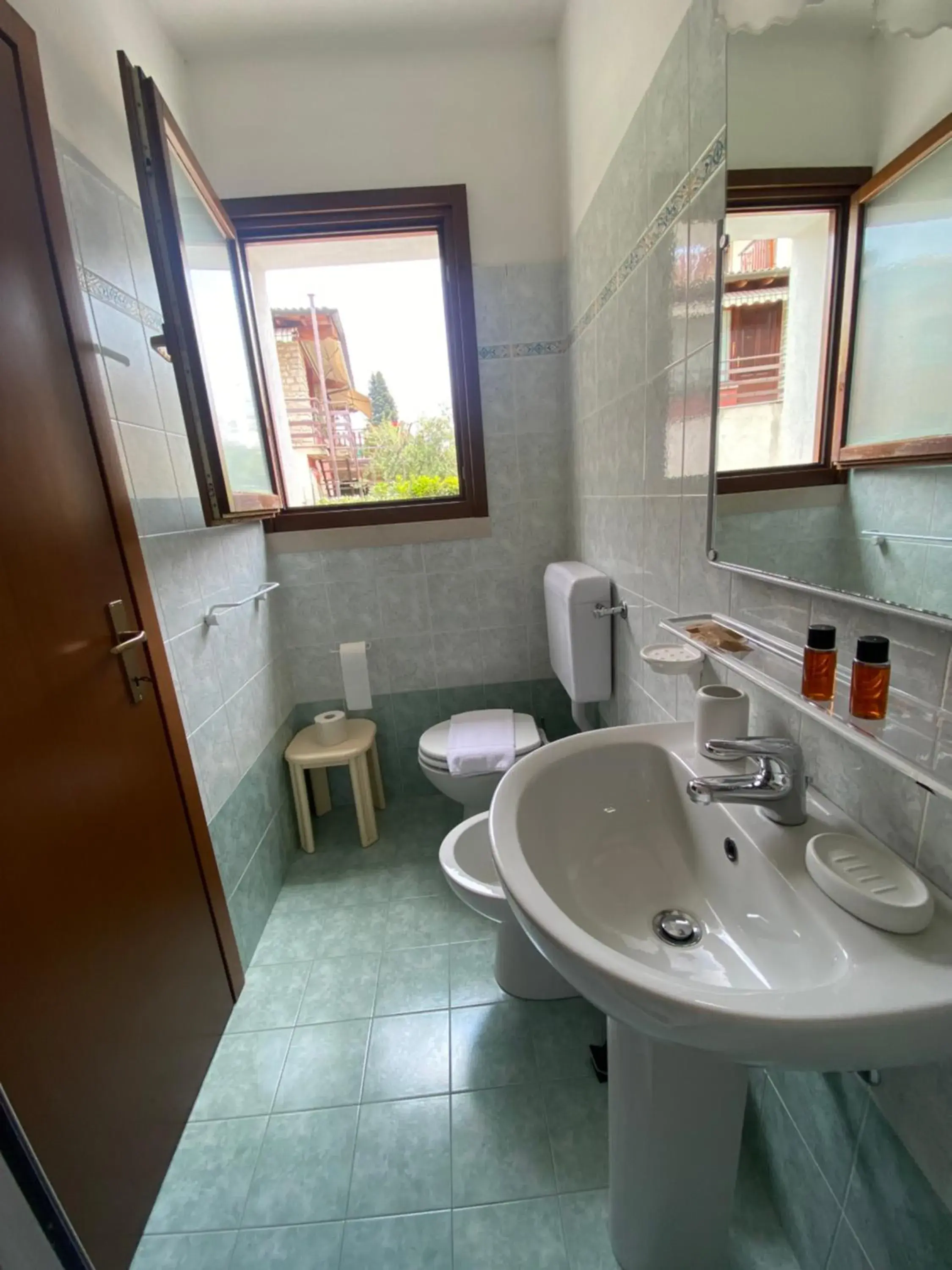 Double or Twin Room with Mountain View - single occupancy in Ca' ai Tigli Double or Twin Room with Mountain View - single occupancy in Ca' ai Tigli