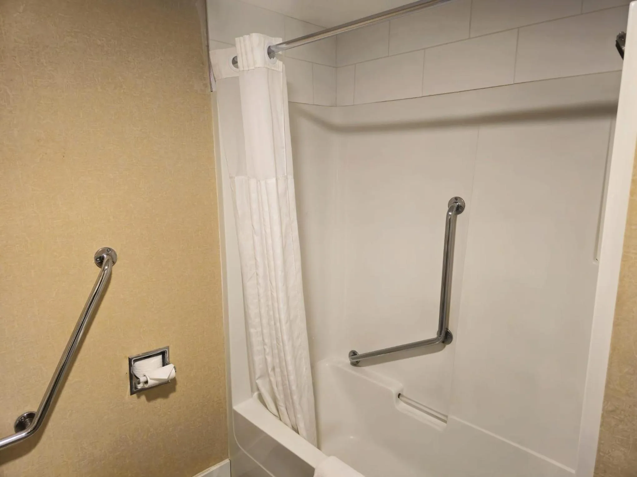 Shower in Rodeway Inn & Suites