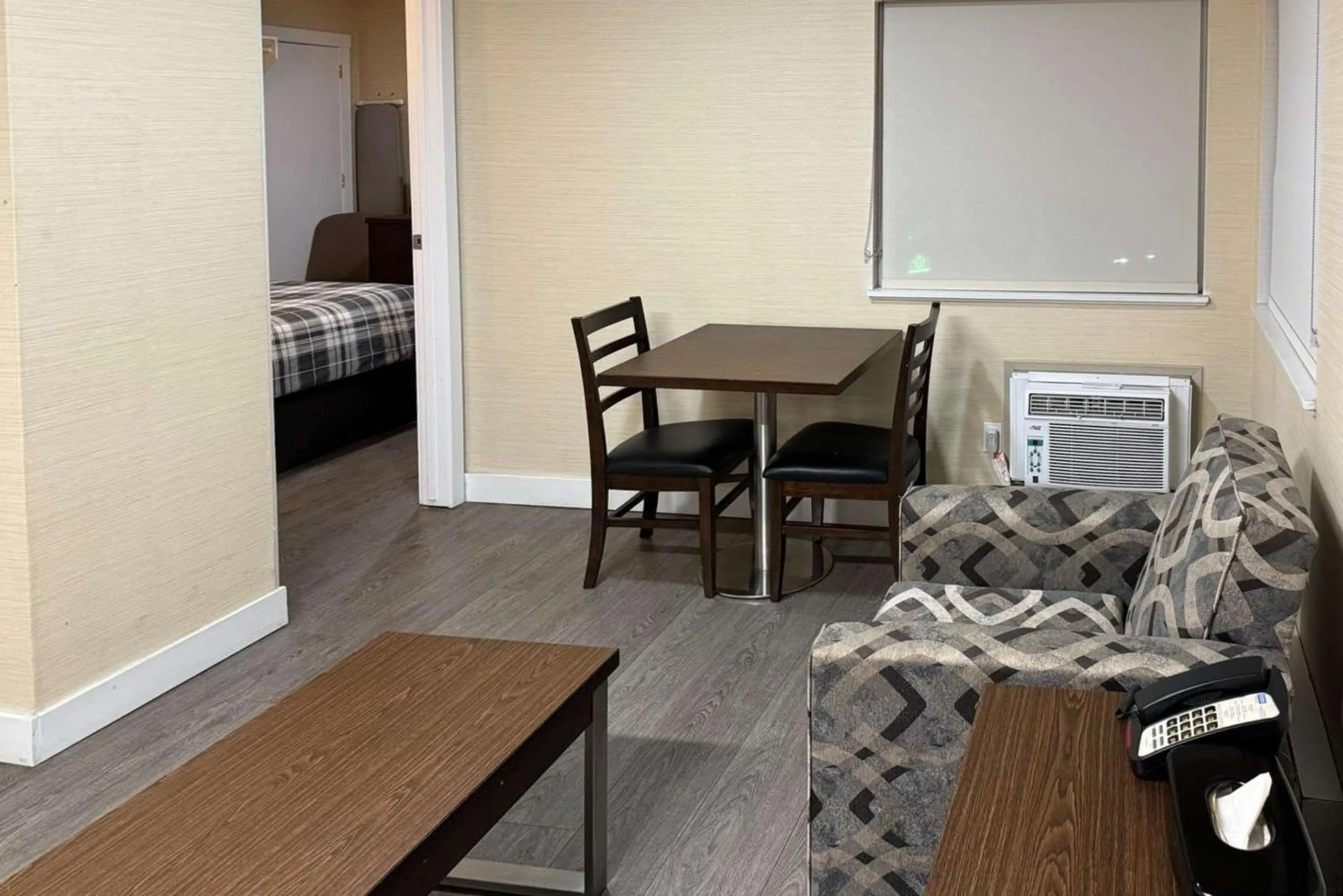 Bedroom, Bed in Rodeway Inn & Suites