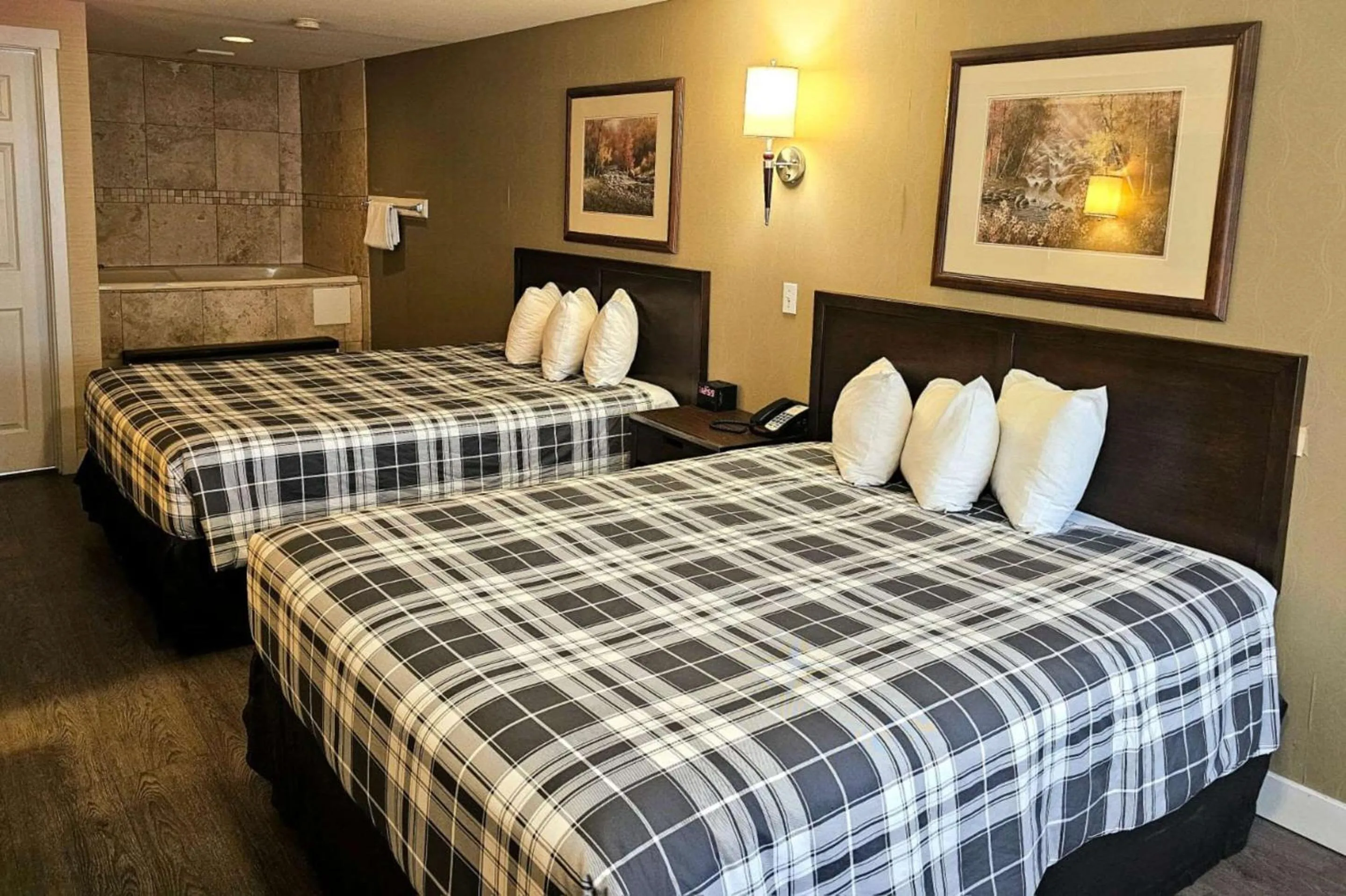 Bedroom, Bed in Rodeway Inn & Suites