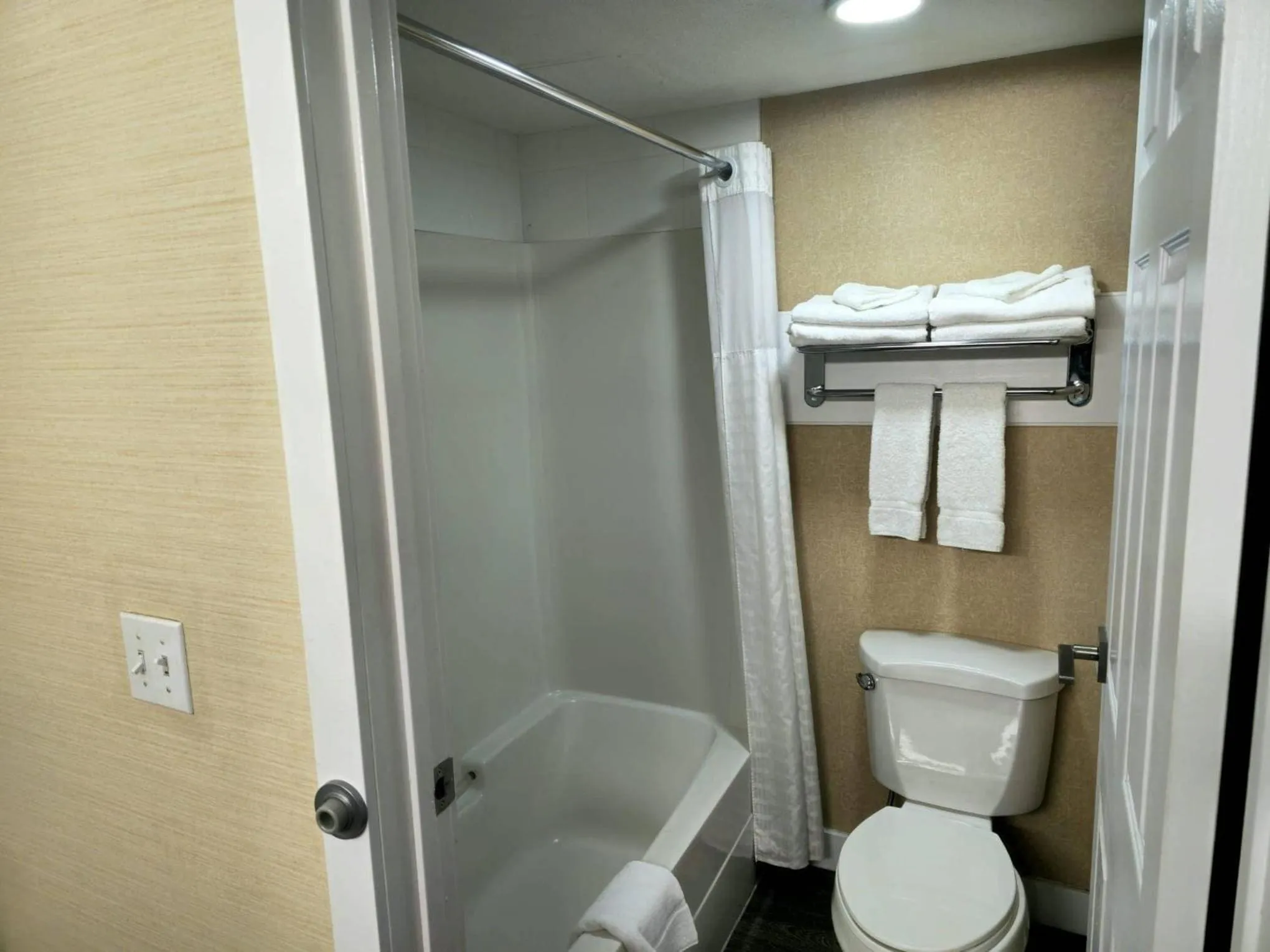 Bedroom in Rodeway Inn & Suites