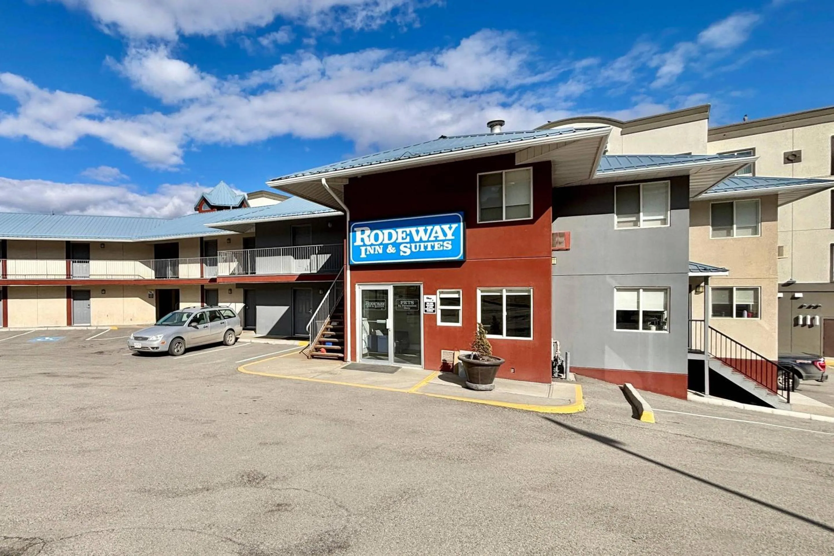 Property building in Rodeway Inn & Suites