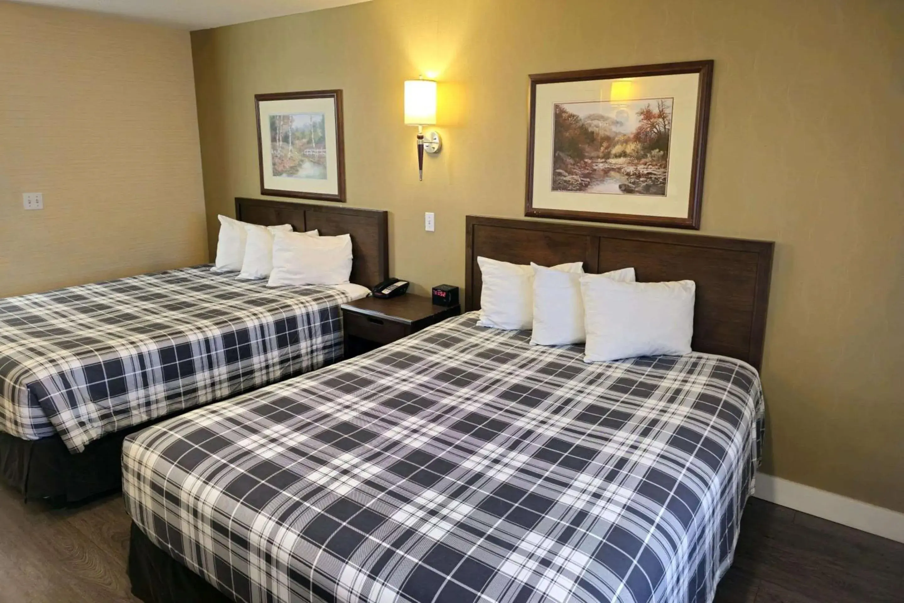 Bedroom, Bed in Rodeway Inn & Suites Bedroom, Bed in Rodeway Inn & Suites