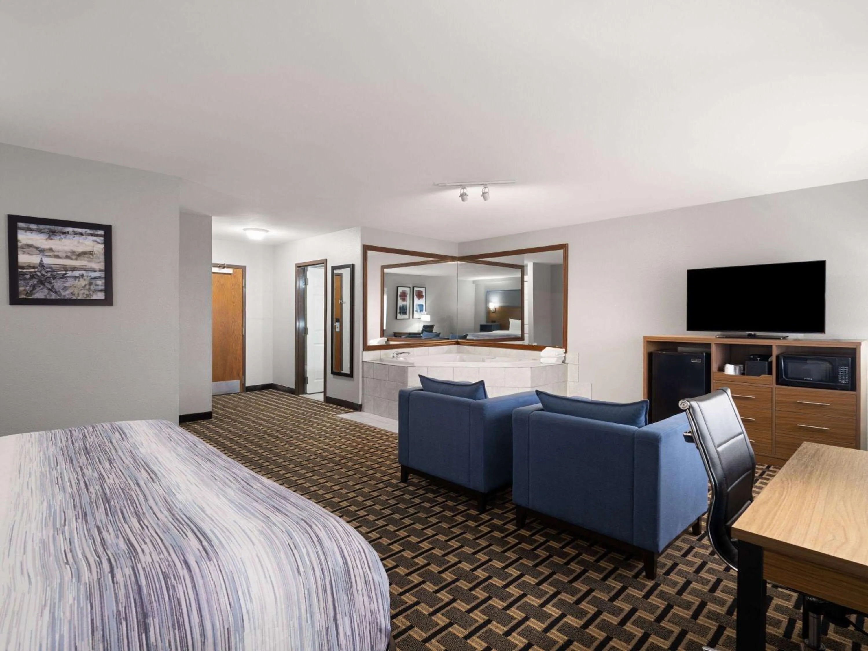 Bath, Bed in Best Western Woodstock Inn