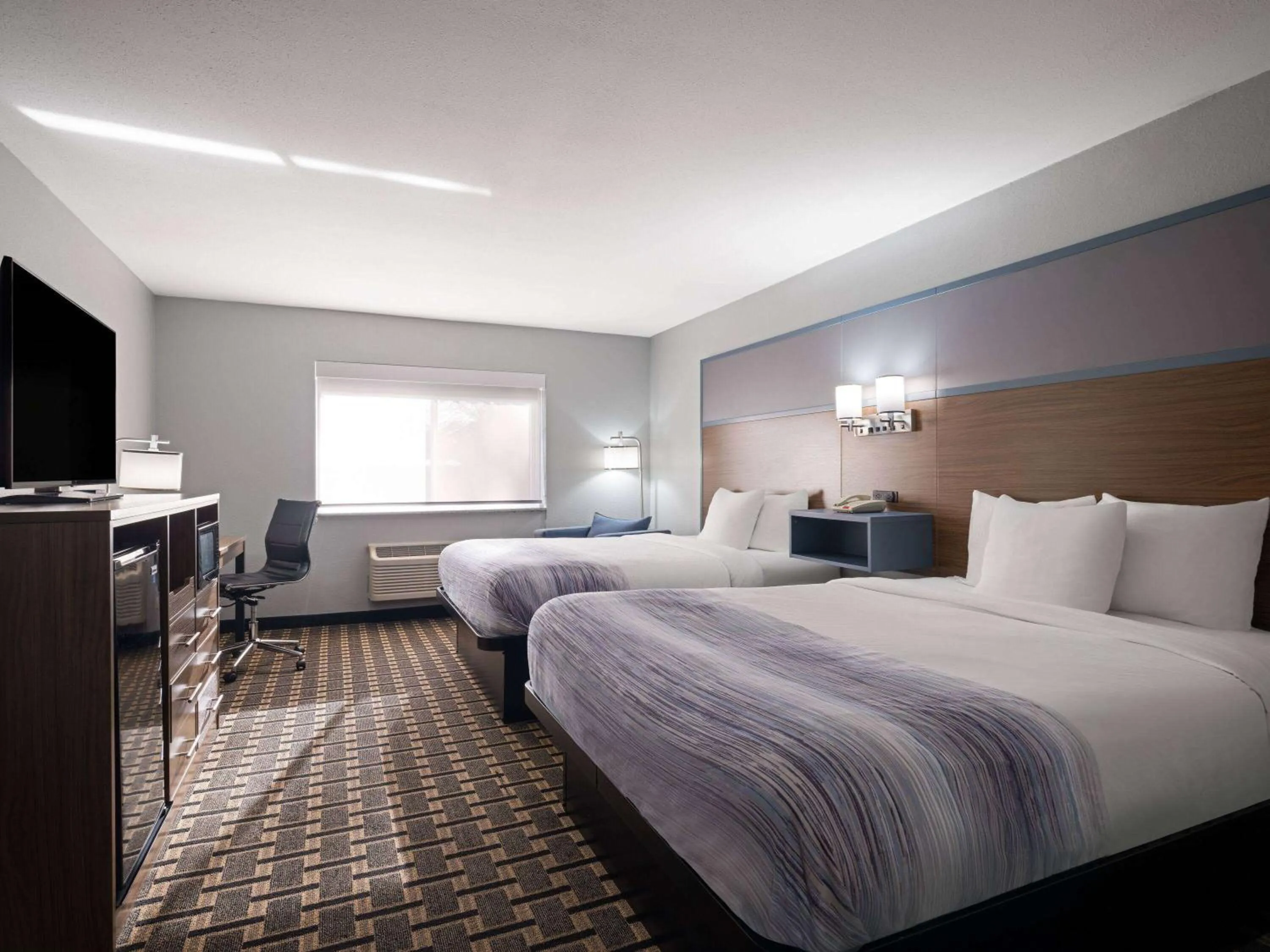 Photo of the whole room, Bed in Best Western Woodstock Inn