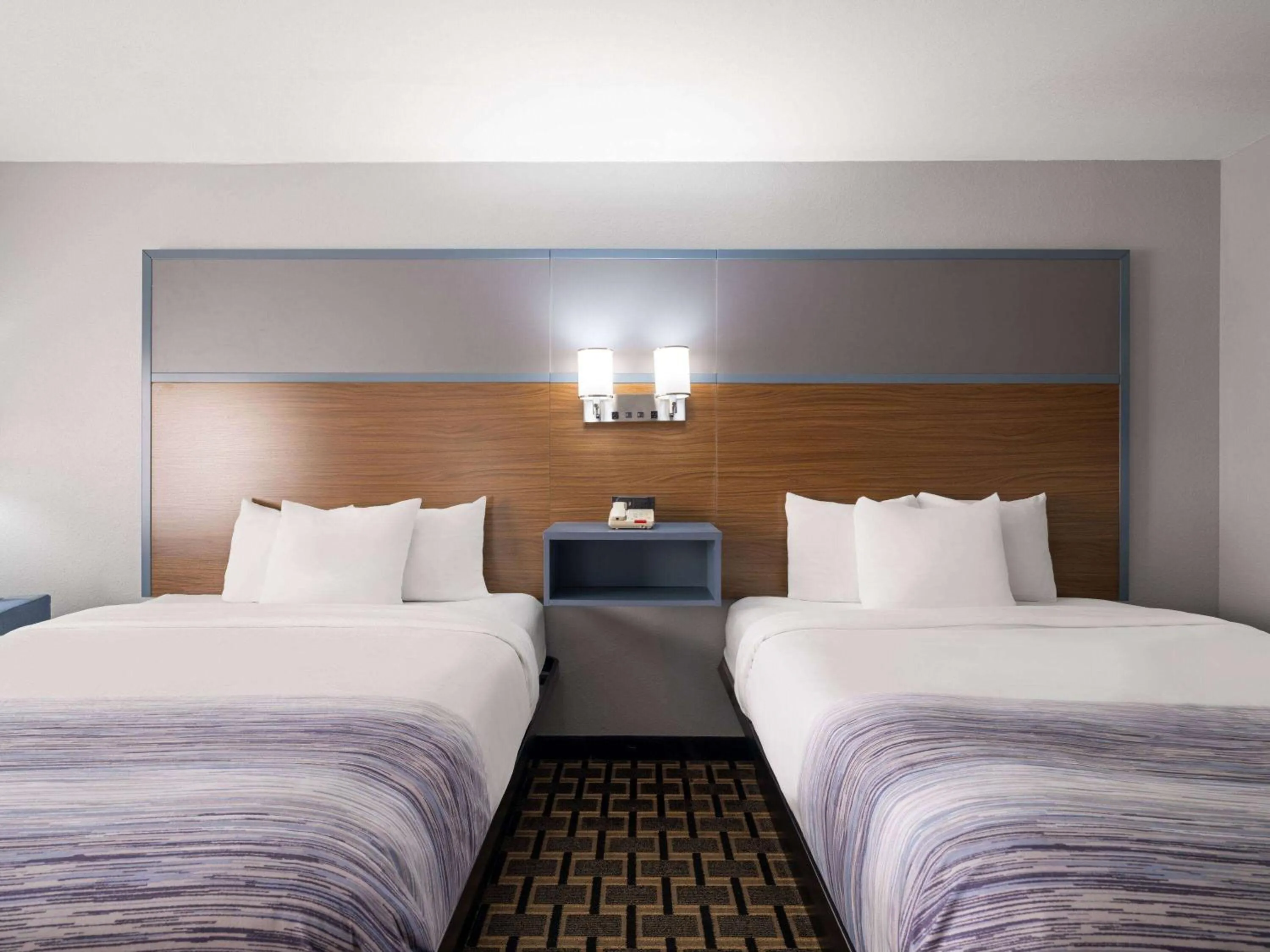 Photo of the whole room, Bed in Best Western Woodstock Inn