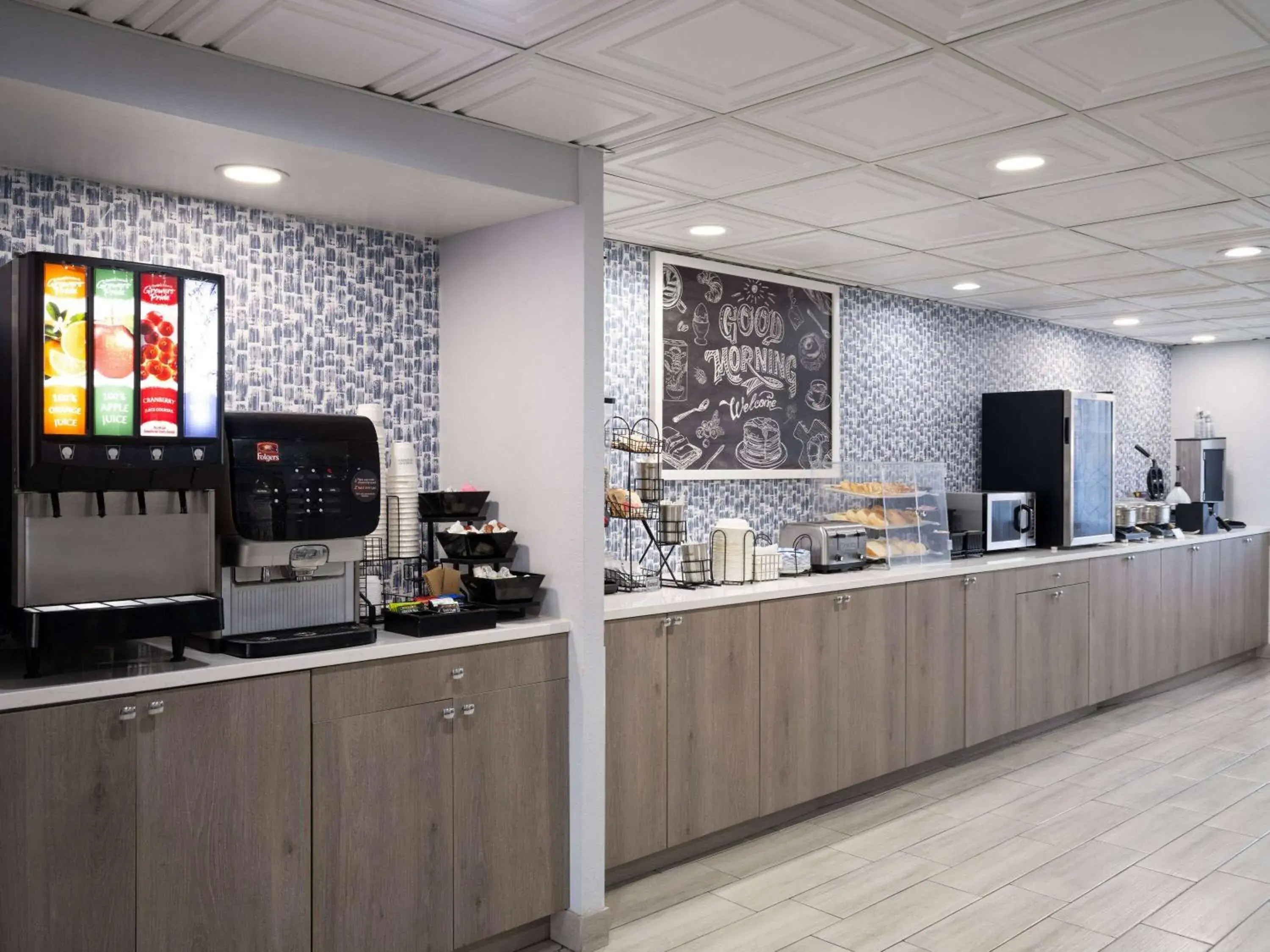 Breakfast in Best Western Woodstock Inn Breakfast in Best Western Woodstock Inn