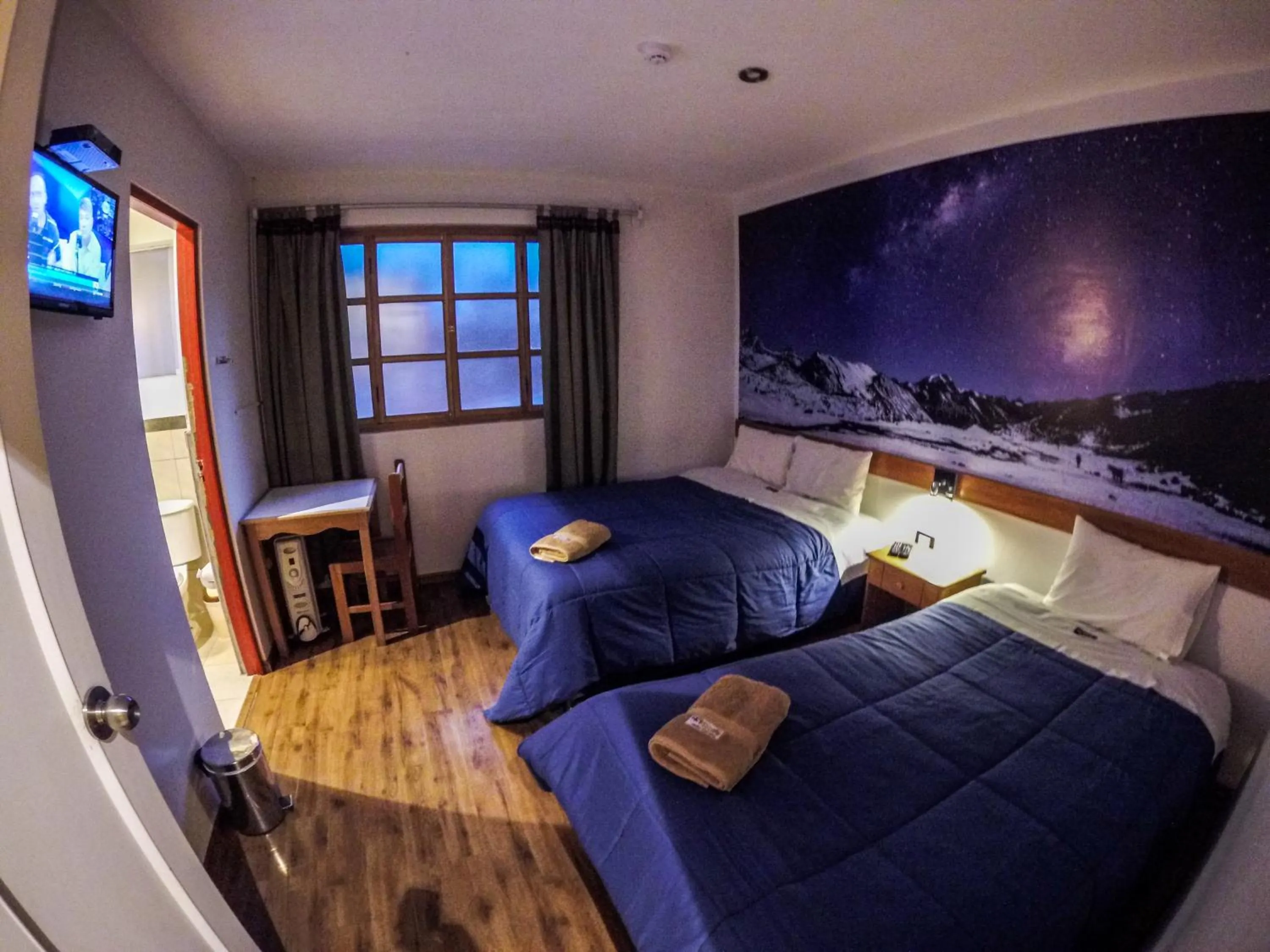 Photo of the whole room, Bed in Net House Cusco