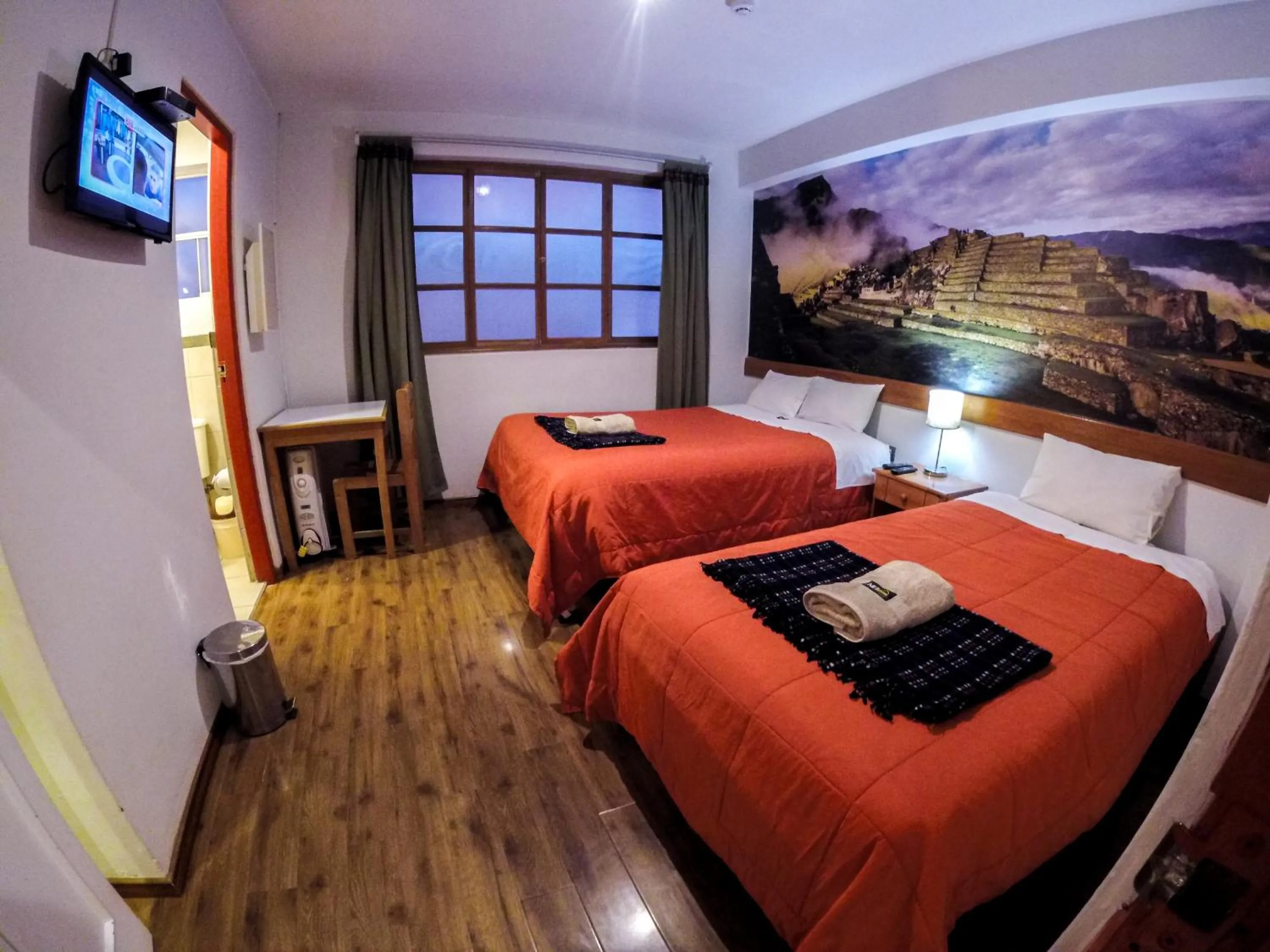 Photo of the whole room, Bed in Net House Cusco