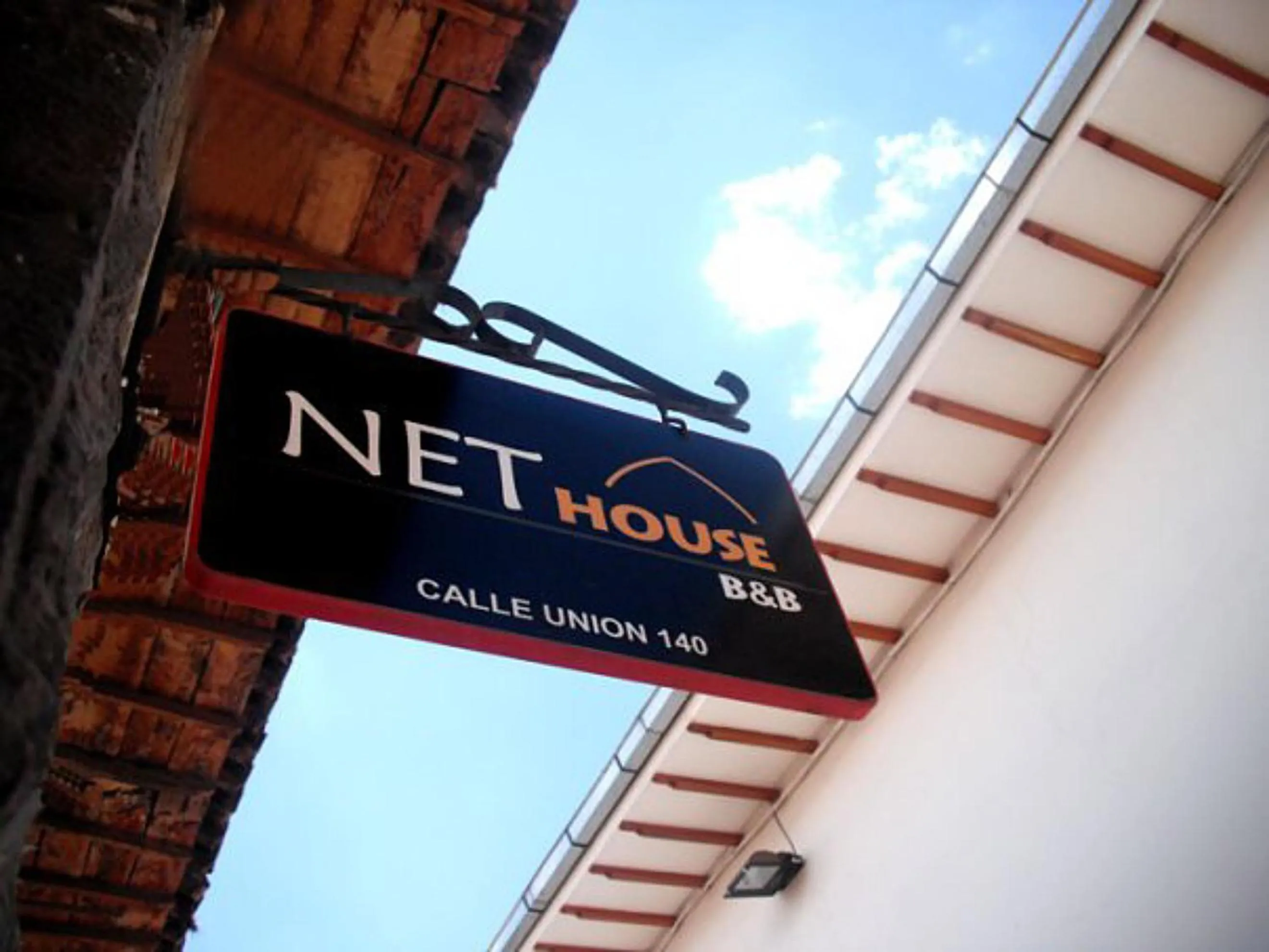 Logo/Certificate/Sign in Net House Cusco