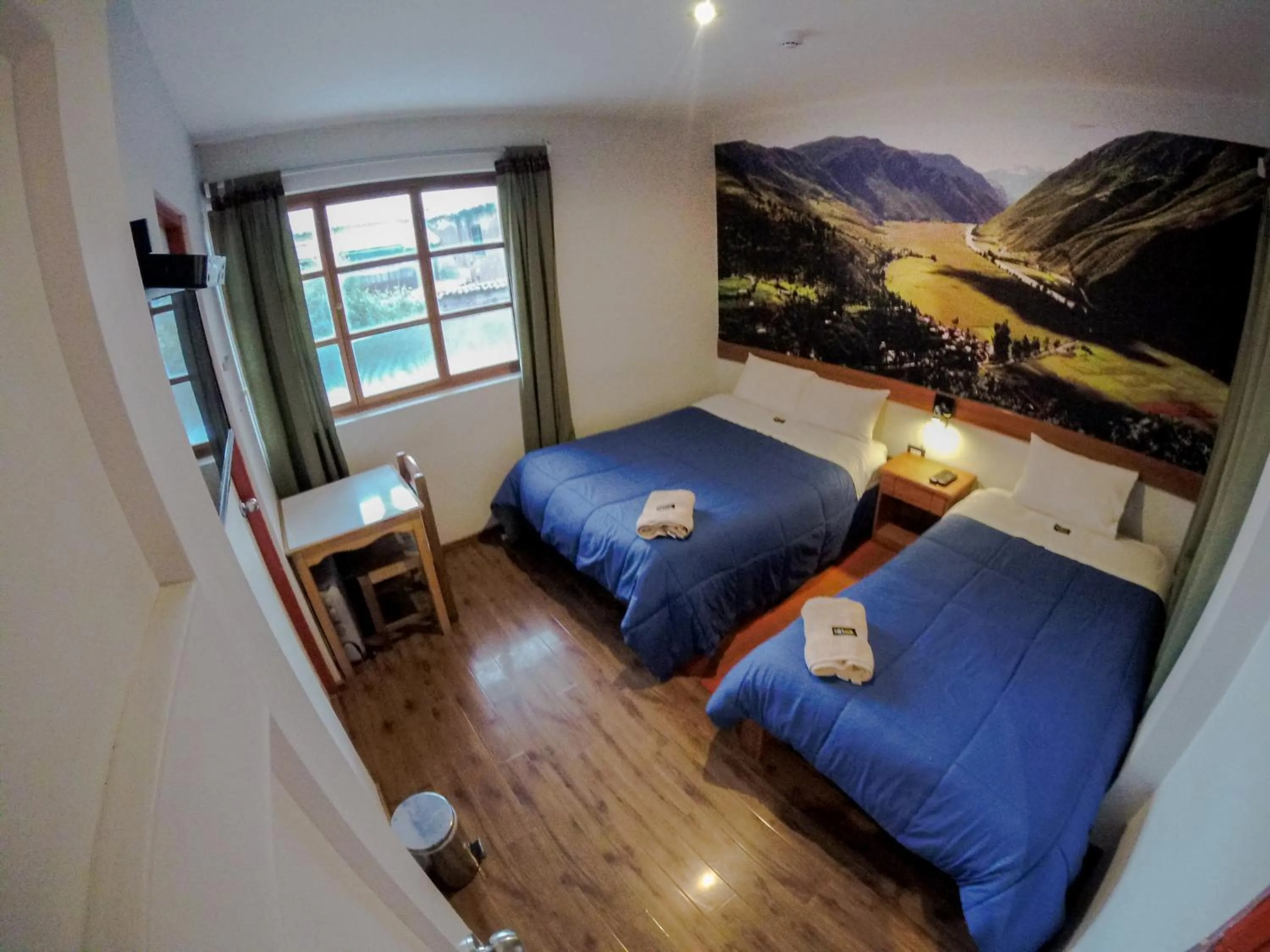 Photo of the whole room, Bed in Net House Cusco