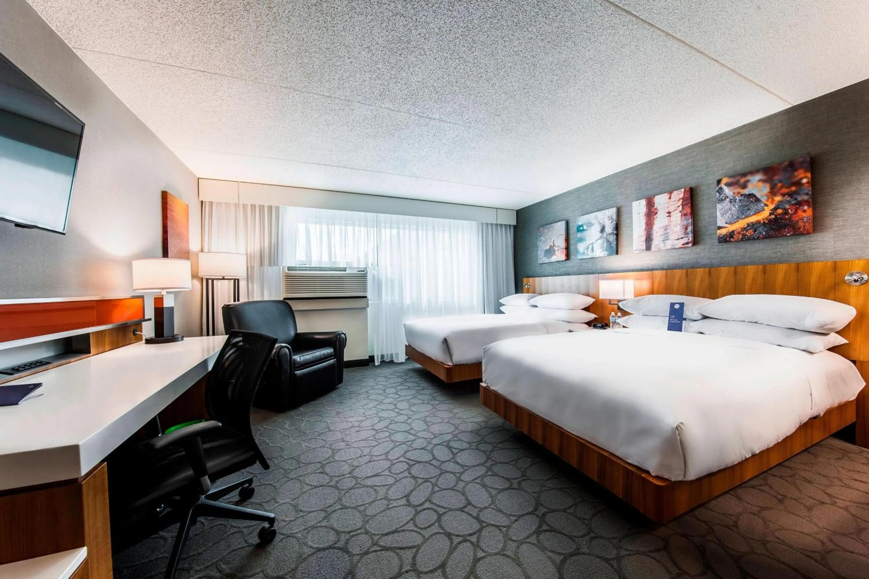 Photo of the whole room, Bed in Delta Hotels by Marriott Fargo