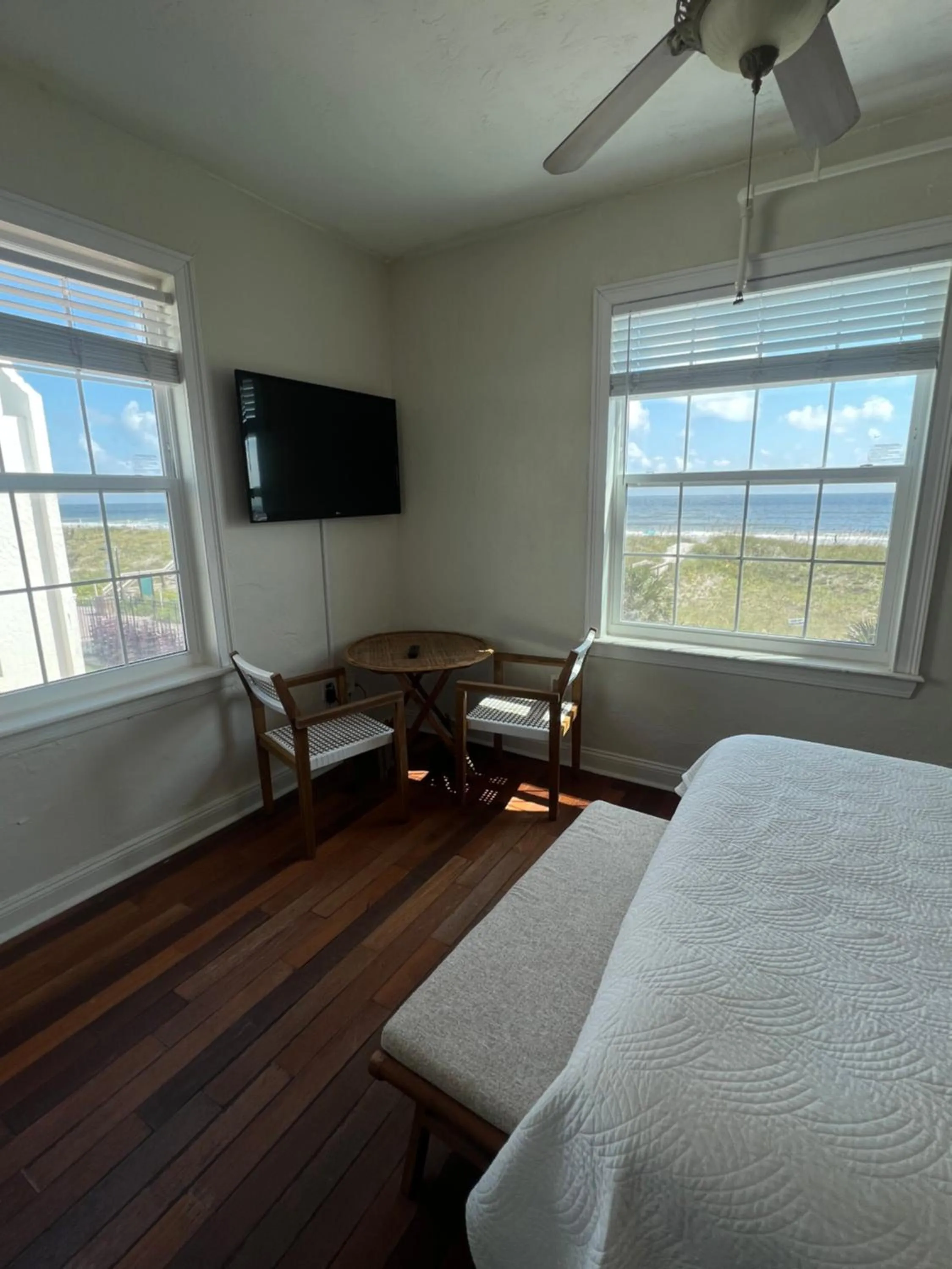 Bedroom, Bed in Casa Marina Hotel & Restaurant - Jacksonville Beach