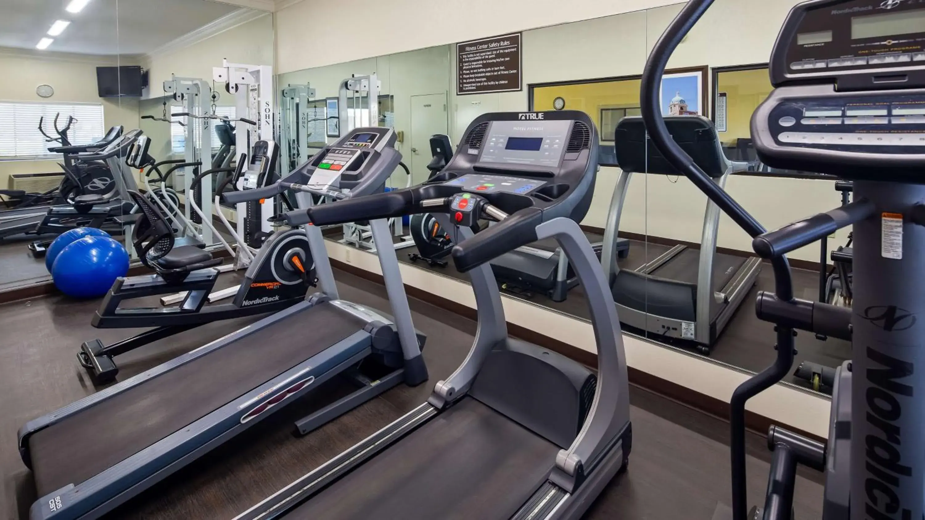 Fitness centre/facilities in Best Western Inn & Suites Fitness centre/facilities in Best Western Inn & Suites