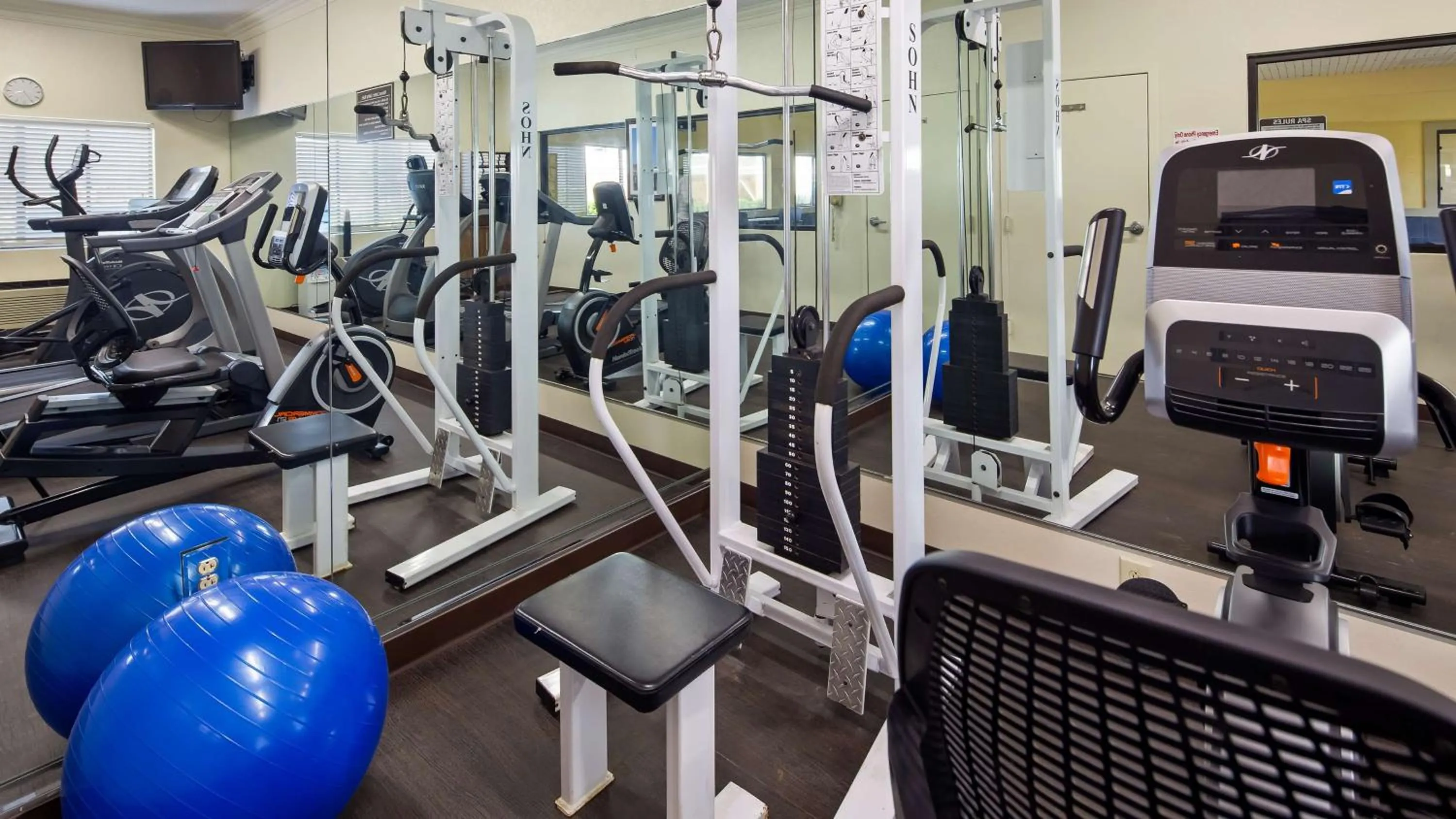 Fitness centre/facilities in Best Western Inn & Suites