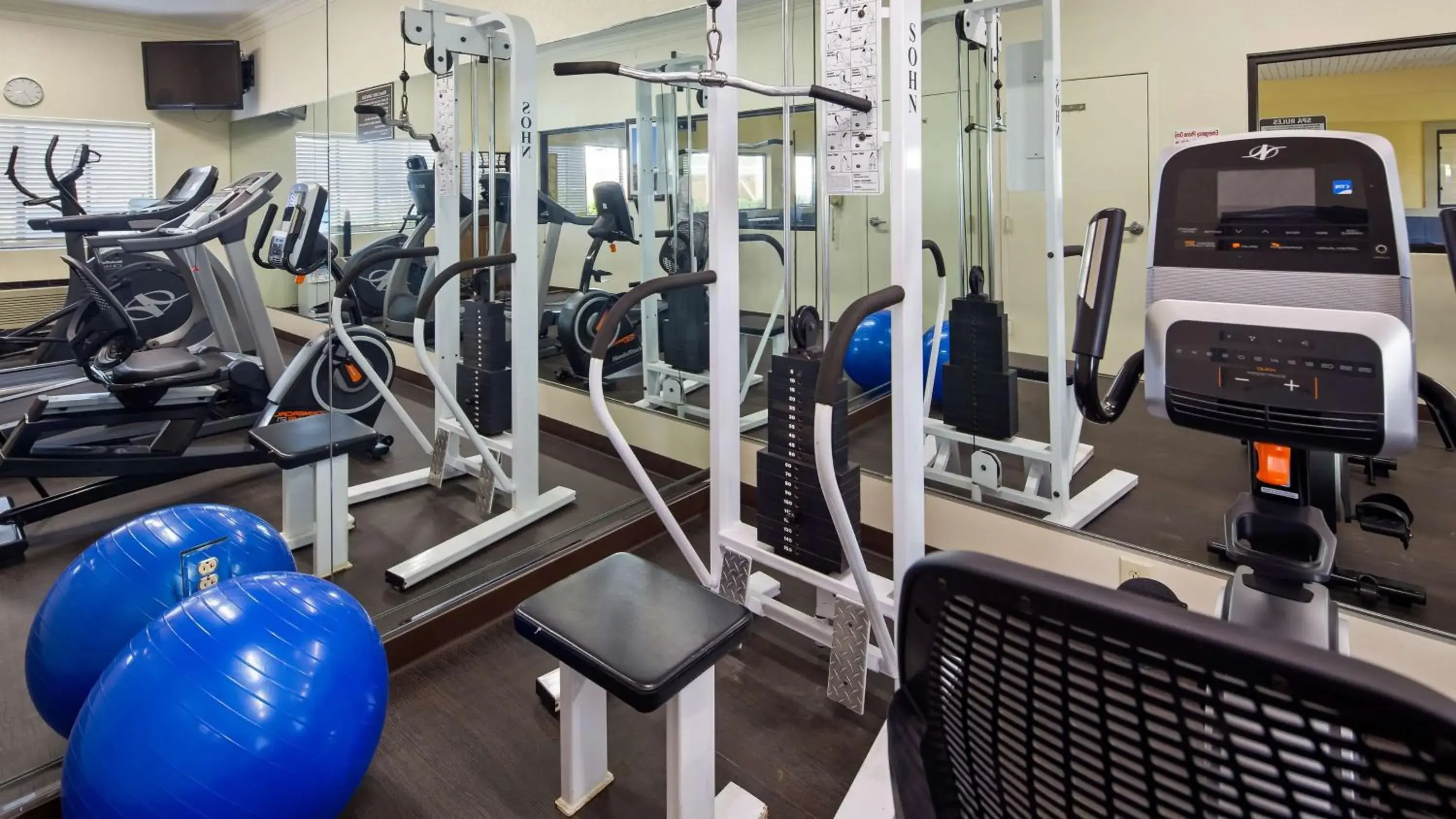 Fitness centre/facilities in Best Western Inn & Suites Fitness centre/facilities in Best Western Inn & Suites