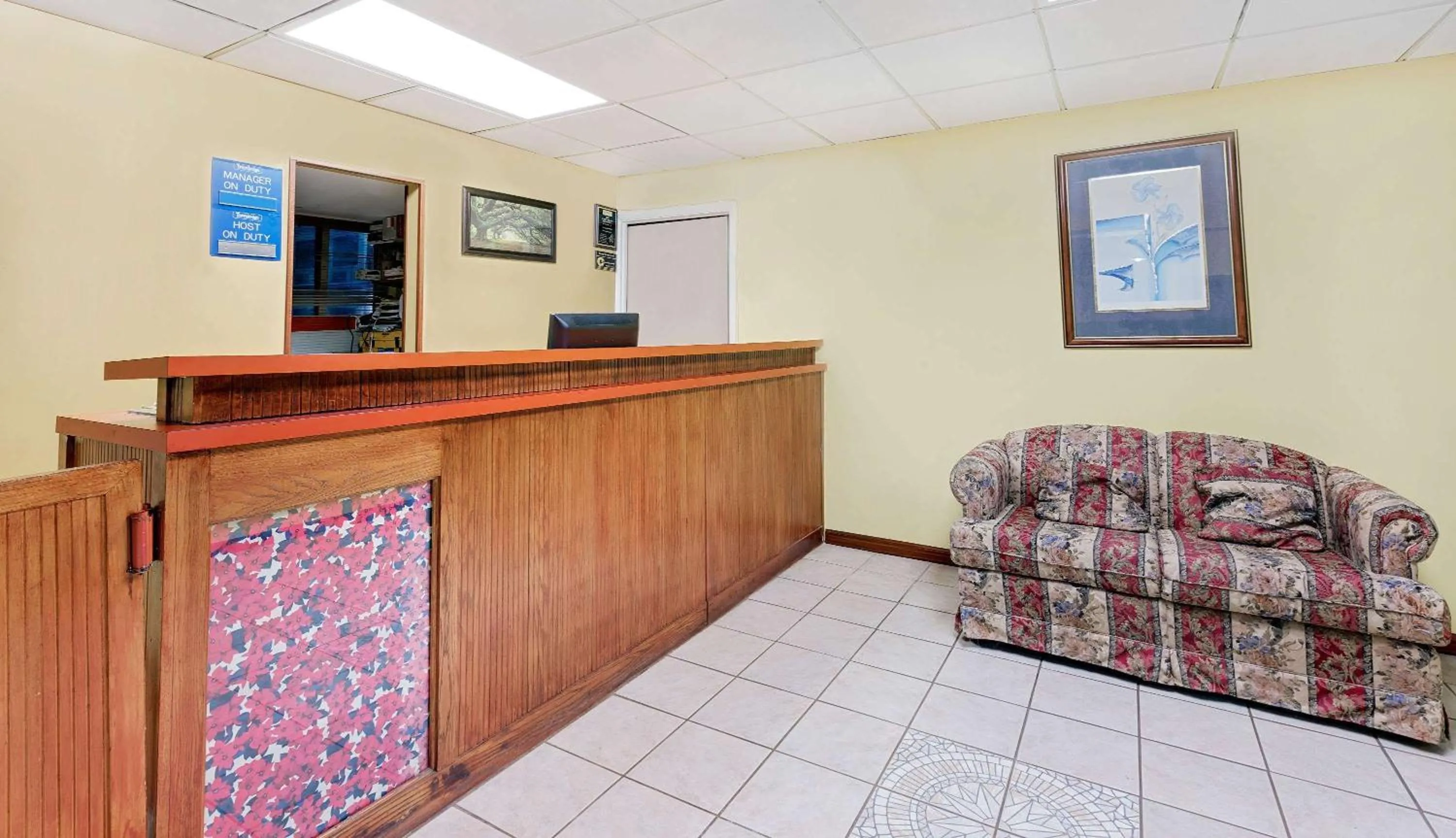 Lobby or reception in Travelodge by Wyndham Chambersburg