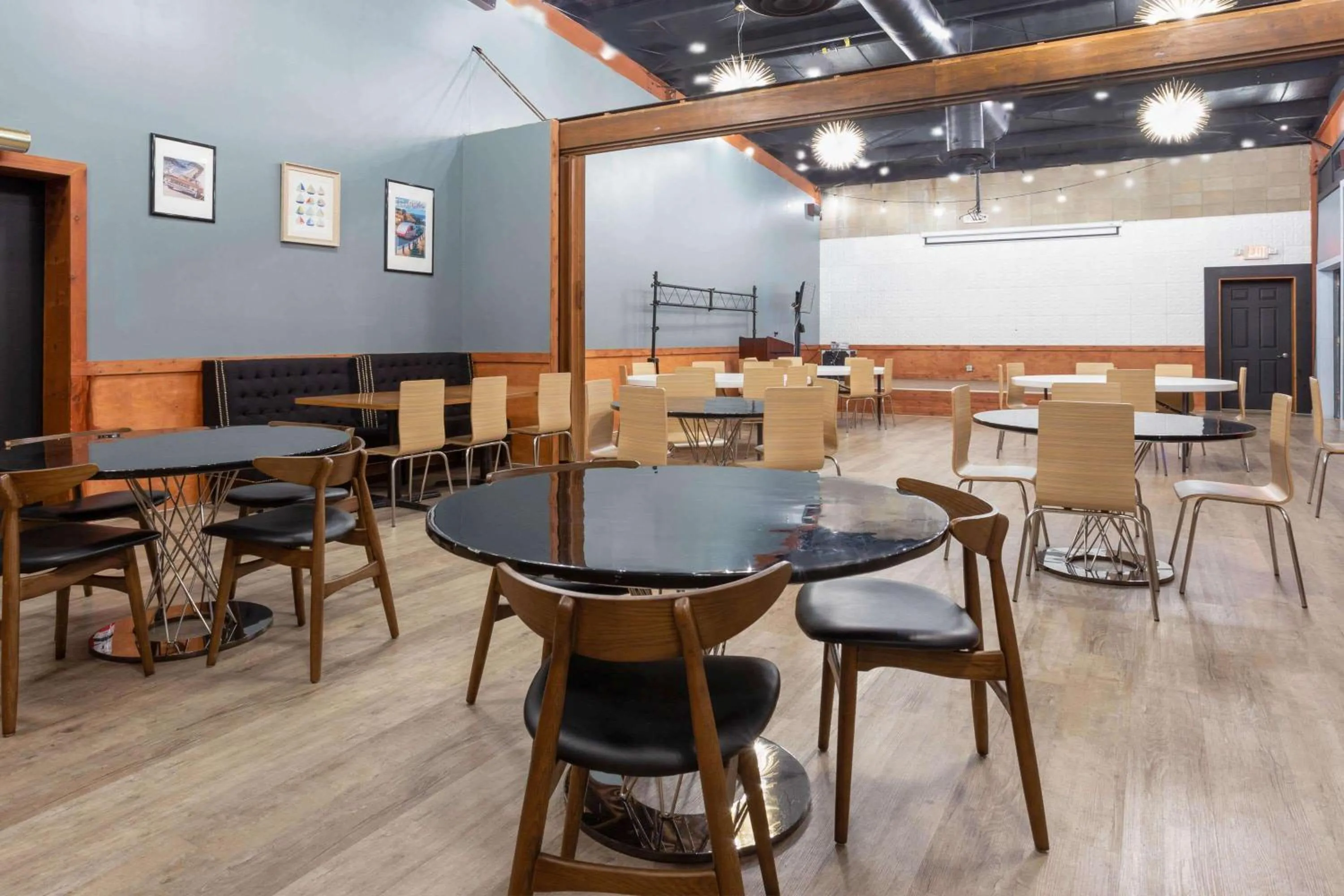 Restaurant/places to eat in Starved Rock Motor Inn