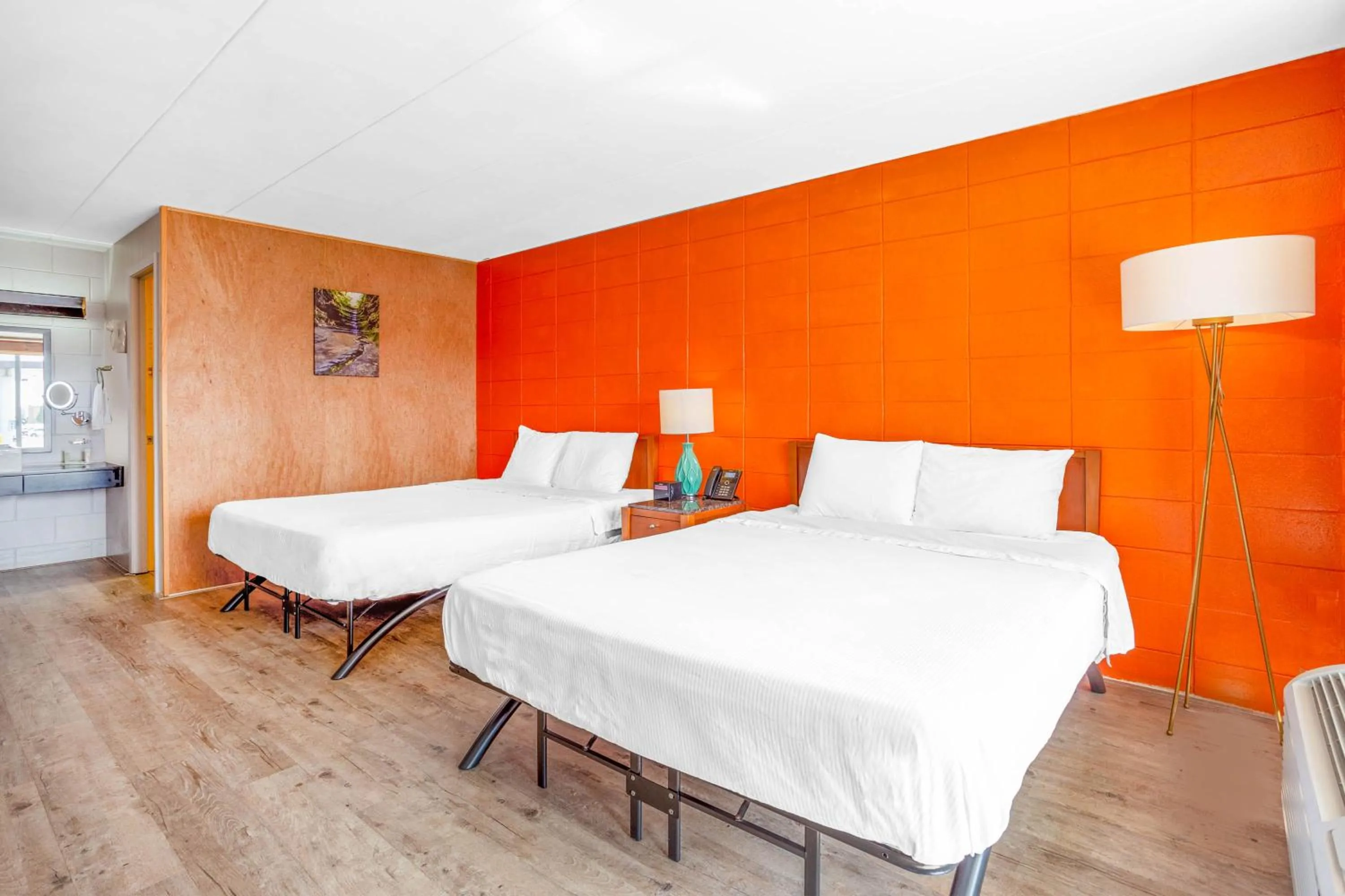 Bedroom, Bed in Starved Rock Motor Inn