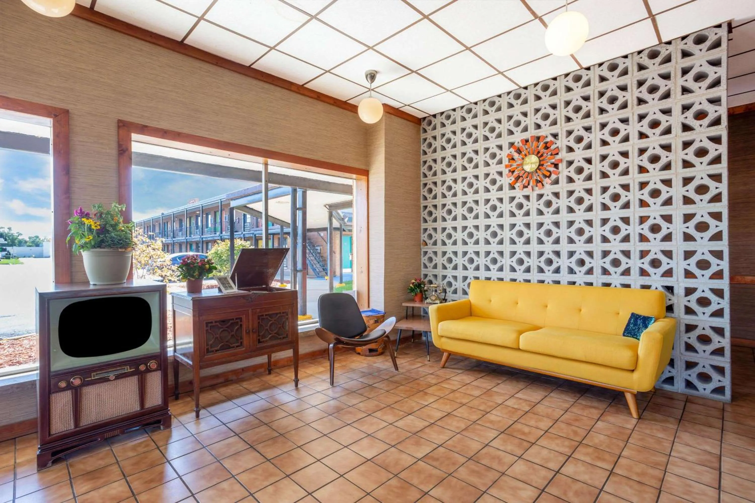 Lobby or reception in Starved Rock Motor Inn