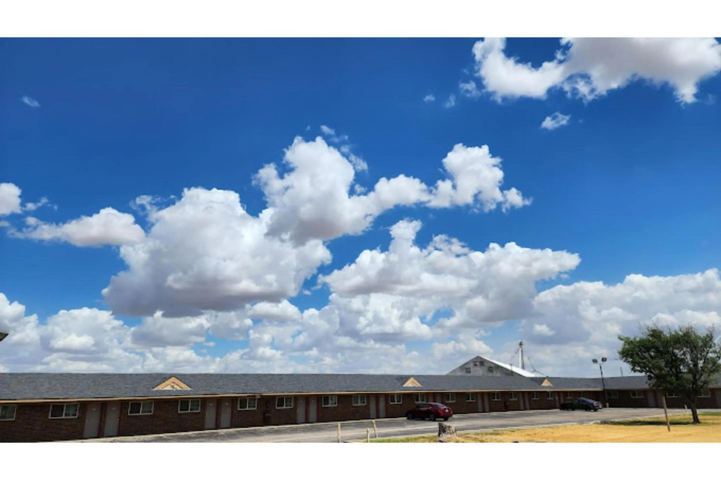 Property building in Capital O Route 66 Country Inn Vega Tx