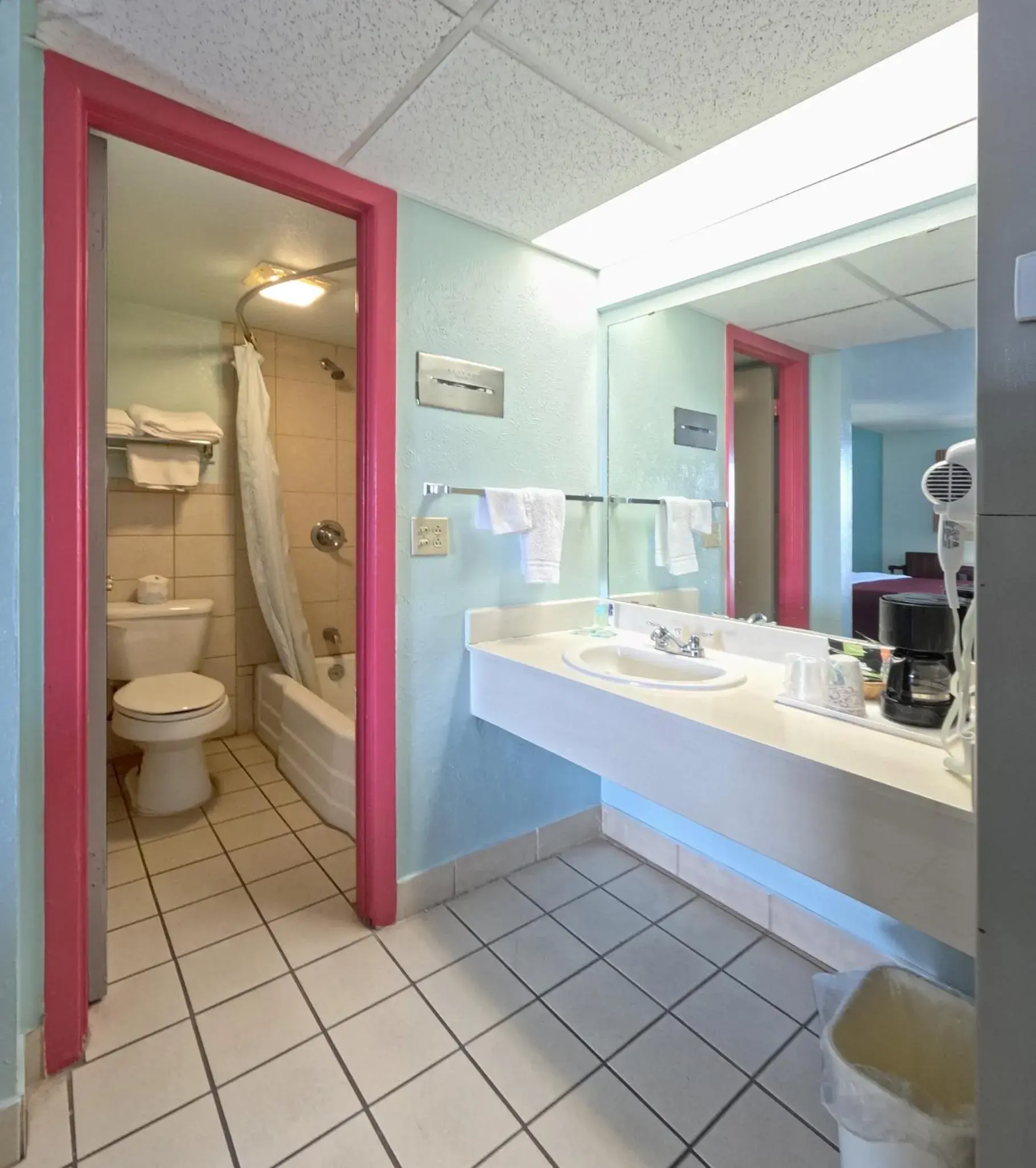 Shower in Americas Best Value Inn & Suites Vega Shower in Americas Best Value Inn & Suites Vega