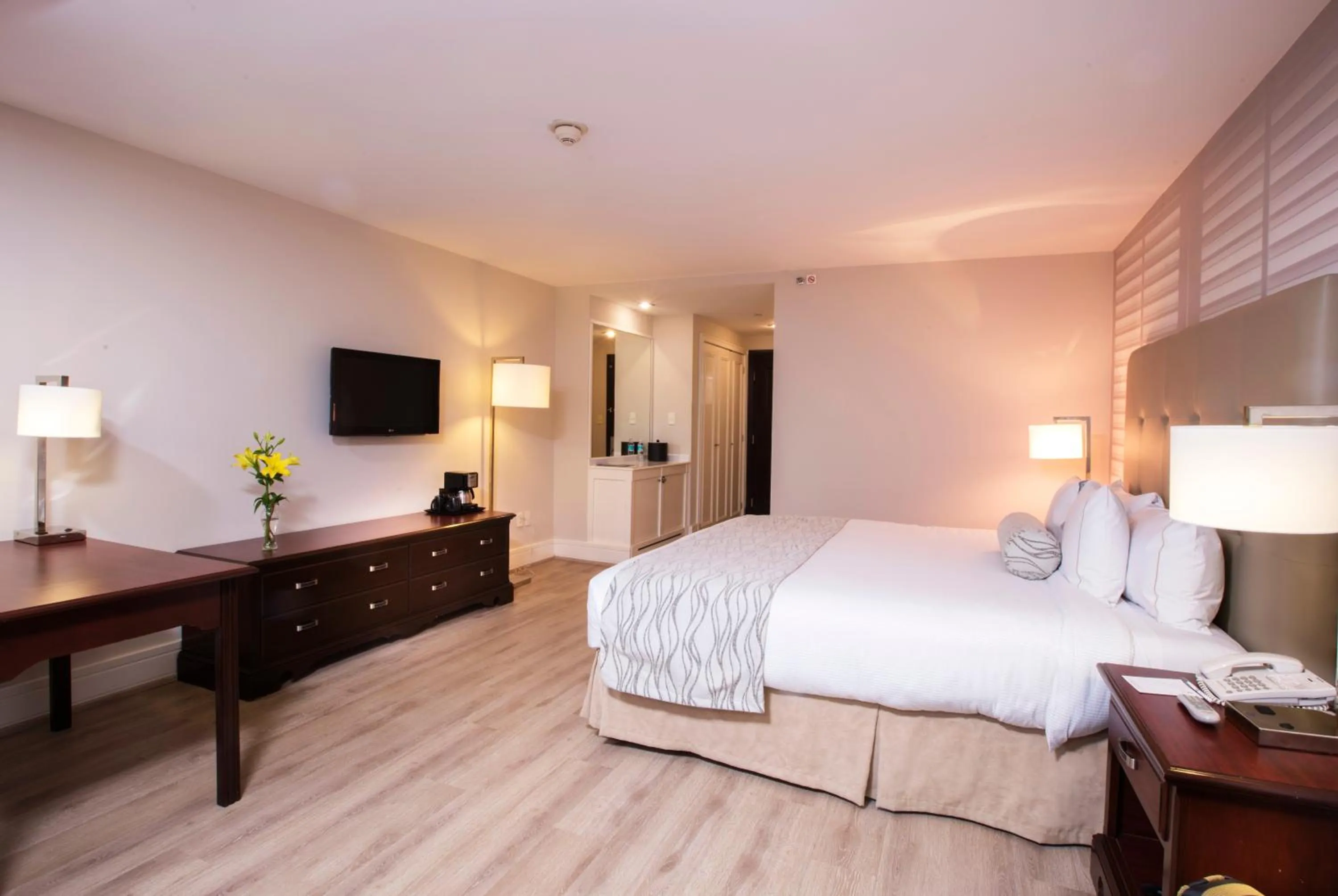 Photo of the whole room, Bed in Krystal Satelite Maria Barbara