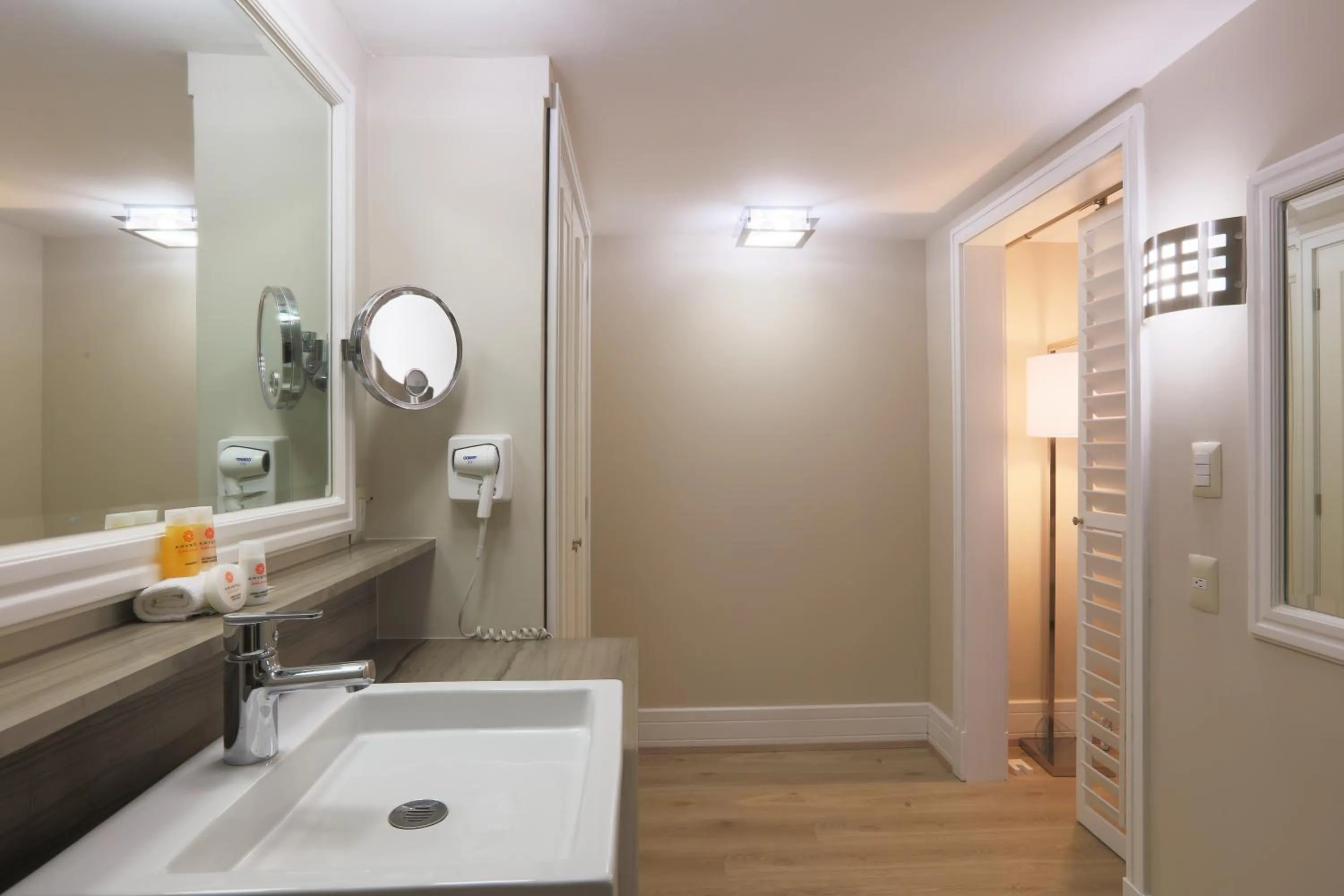 Bathroom in Krystal Satelite Maria Barbara