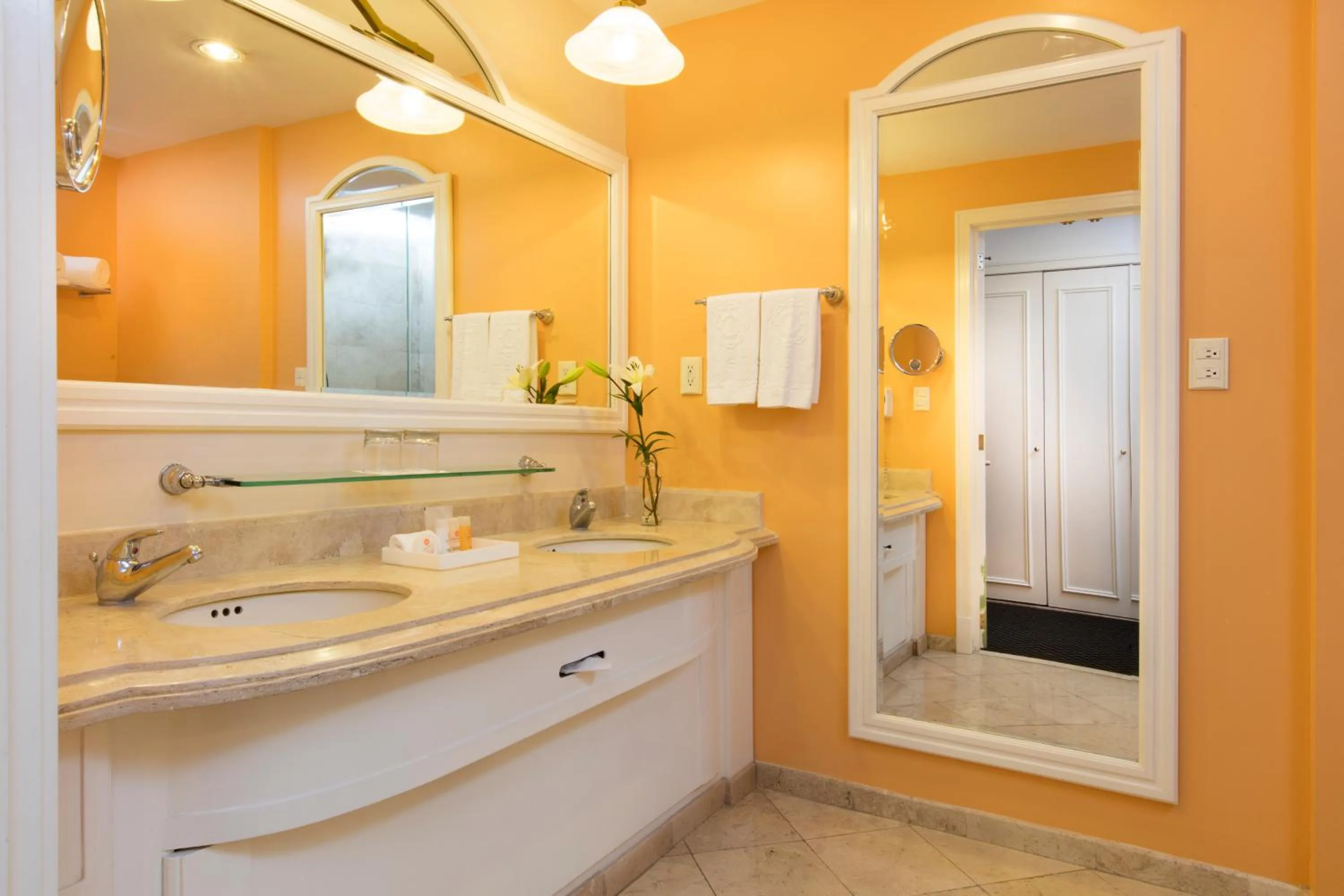 Bathroom in Krystal Satelite Maria Barbara