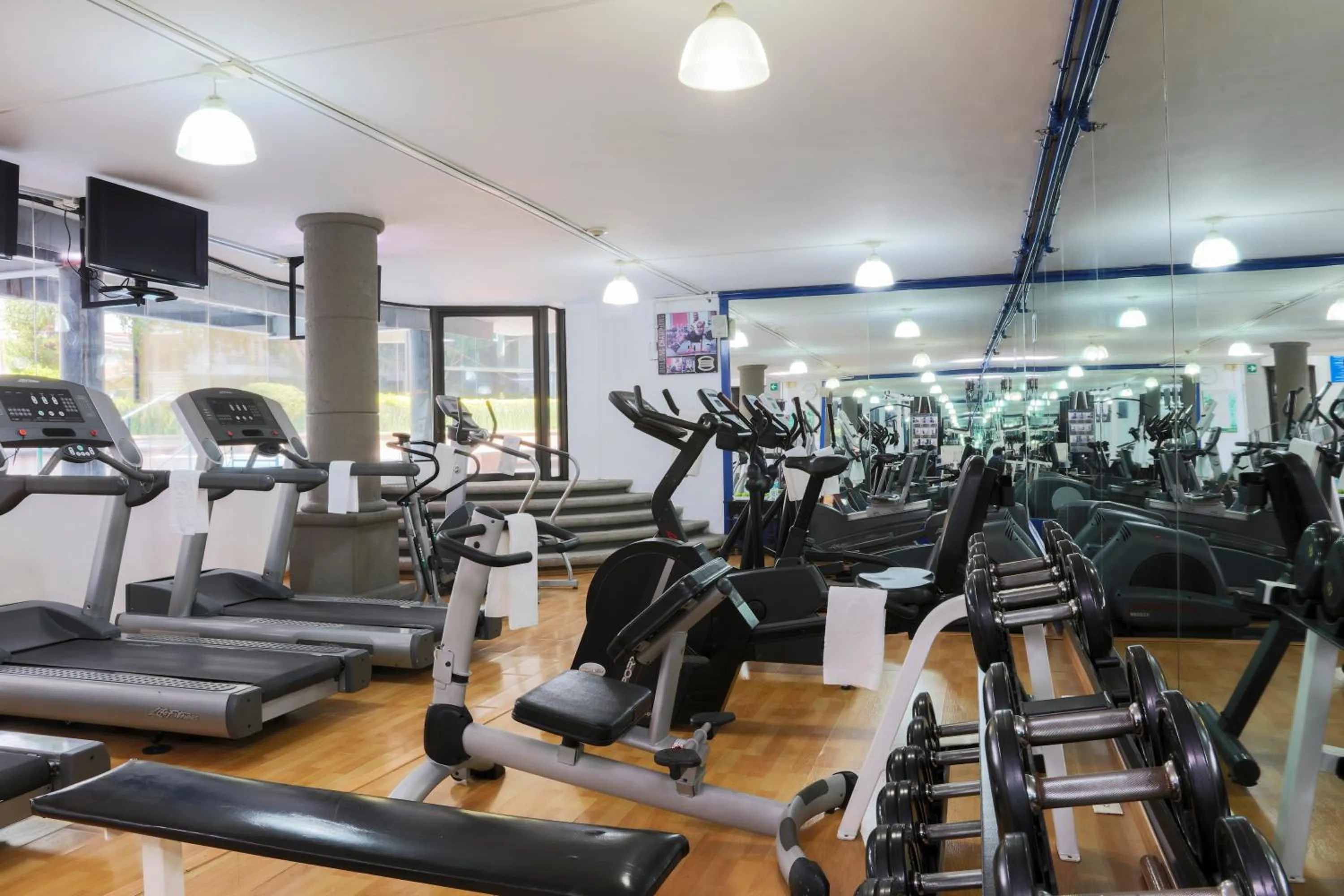 Fitness centre/facilities in Krystal Satelite Maria Barbara
