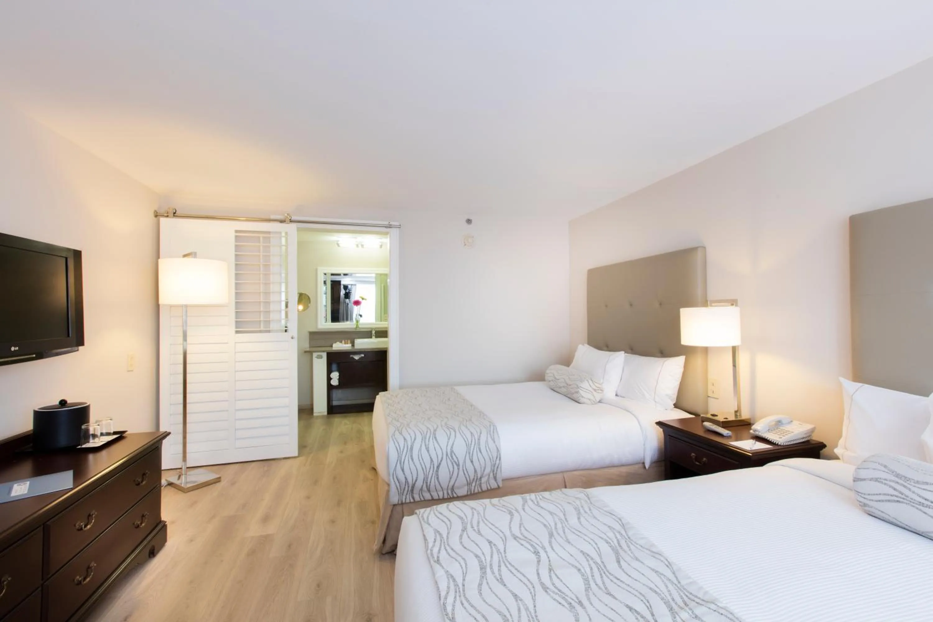 Photo of the whole room, Bed in Krystal Satelite Maria Barbara